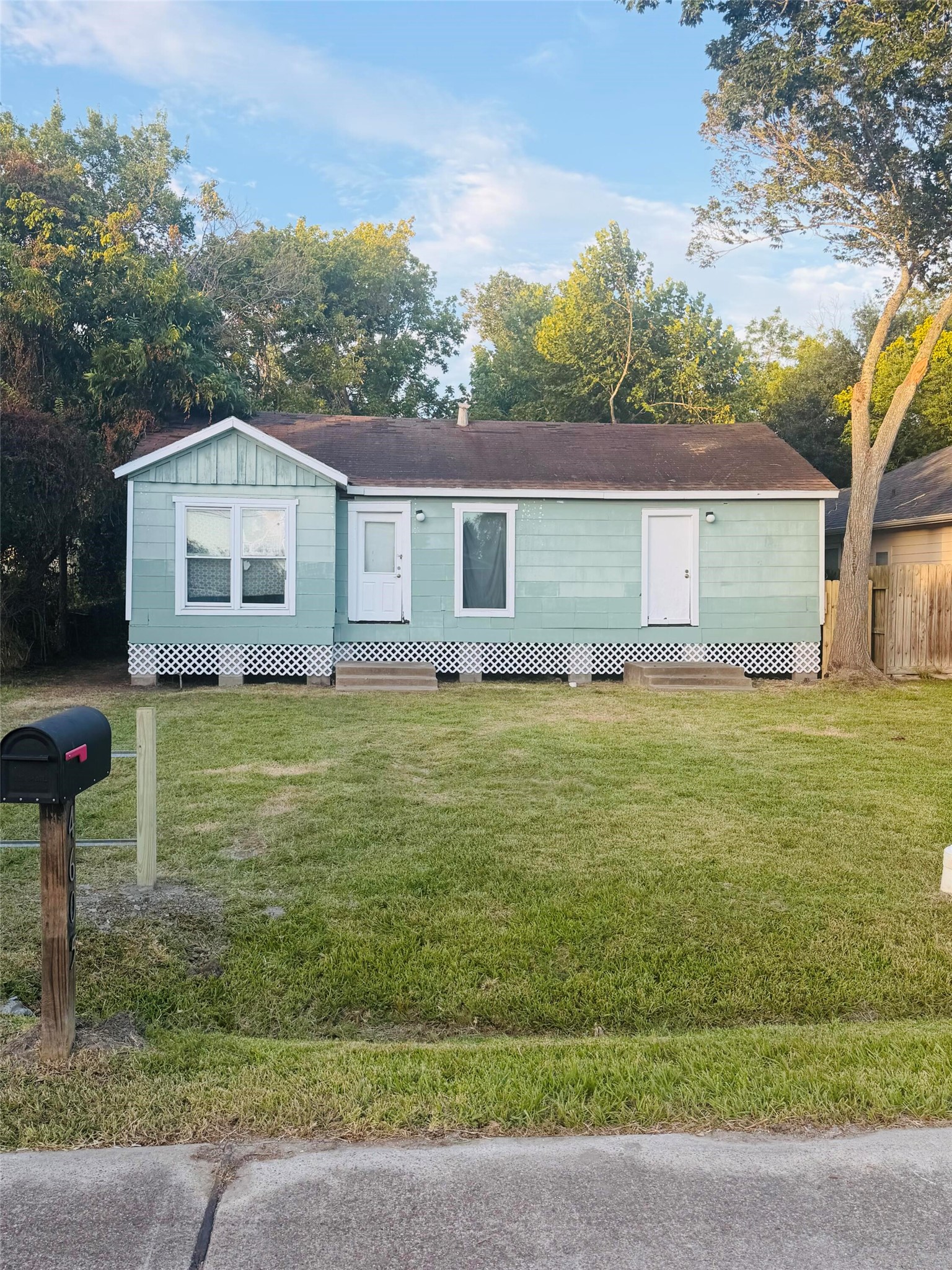 4605 Dakota Street, Dickinson, TX 77539