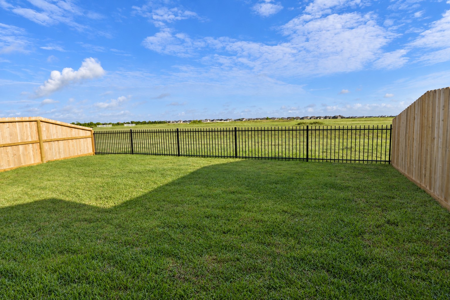 4122 Bronco Station Lane, League City, TX 77511