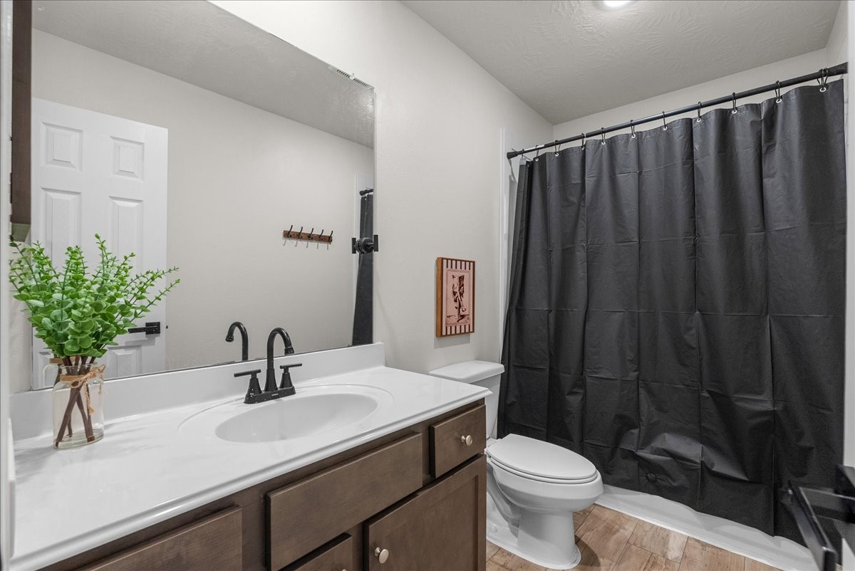 3310 Bastian Road, Dickinson, TX 77539