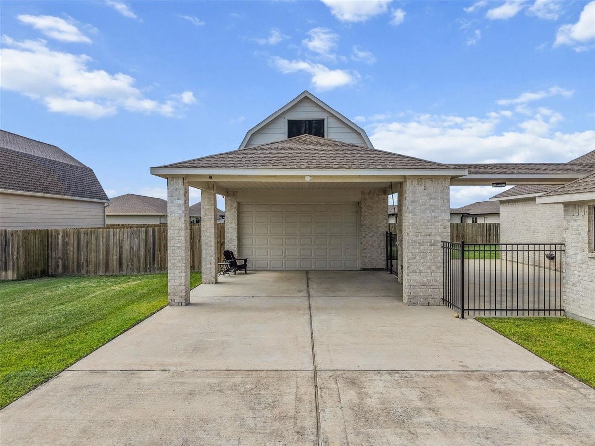 3310 Bastian Road, Dickinson, TX 77539