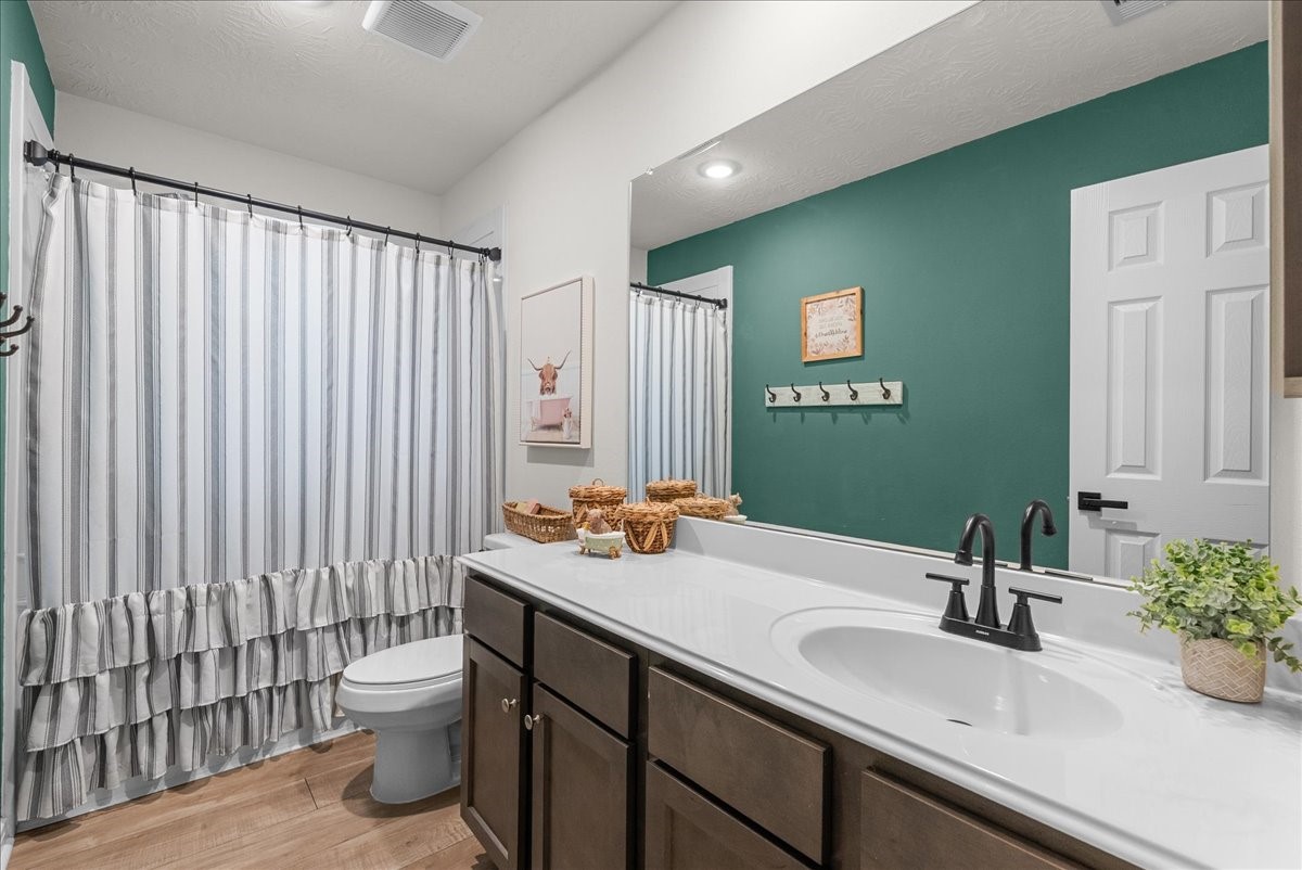 3310 Bastian Road, Dickinson, TX 77539