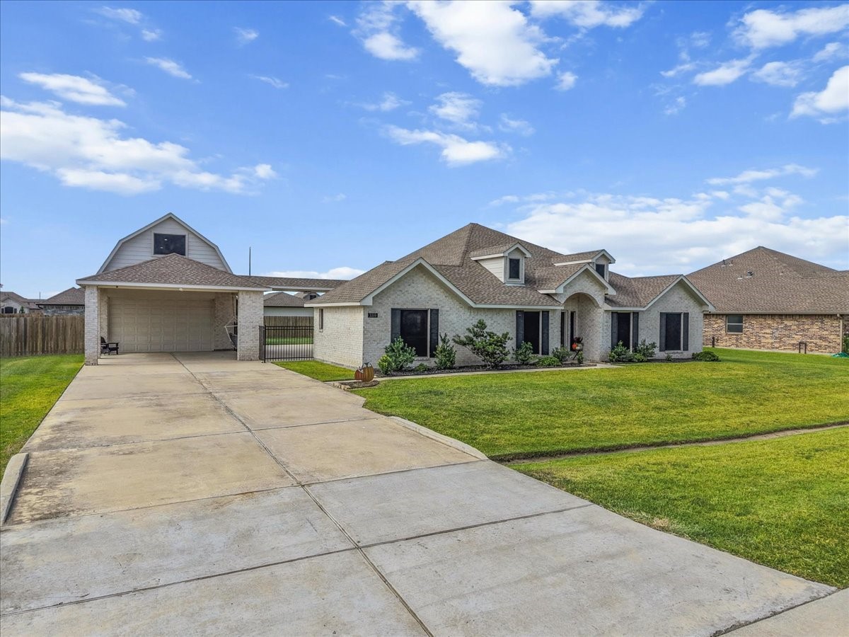3310 Bastian Road, Dickinson, TX 77539