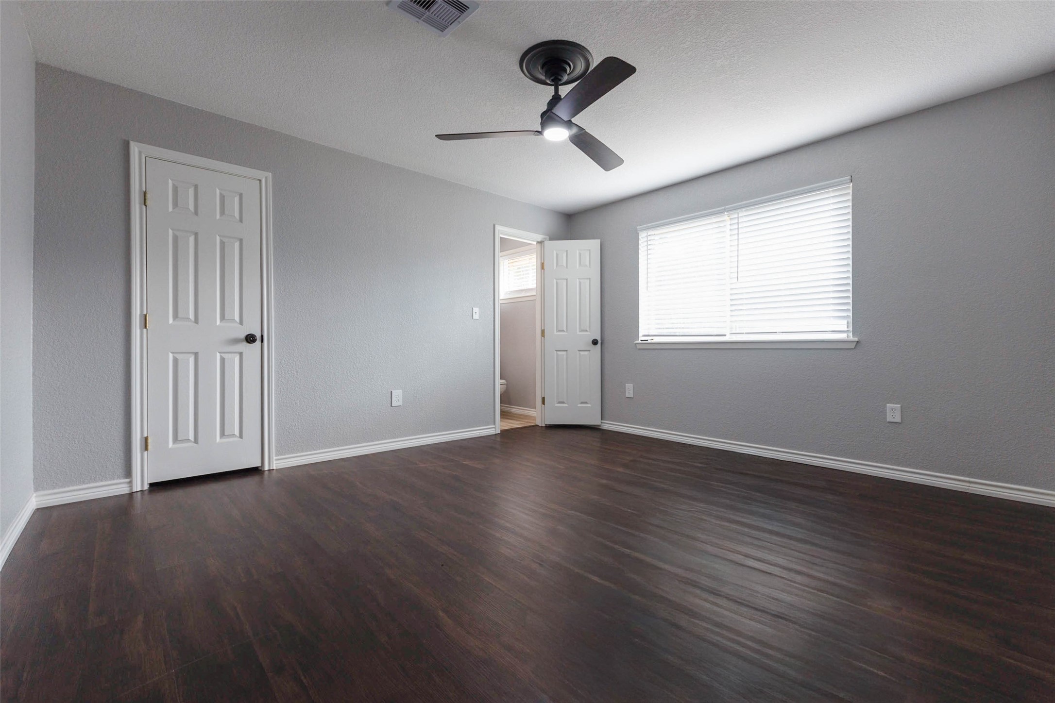 102 Cotton Street, Jones Creek, TX 77541