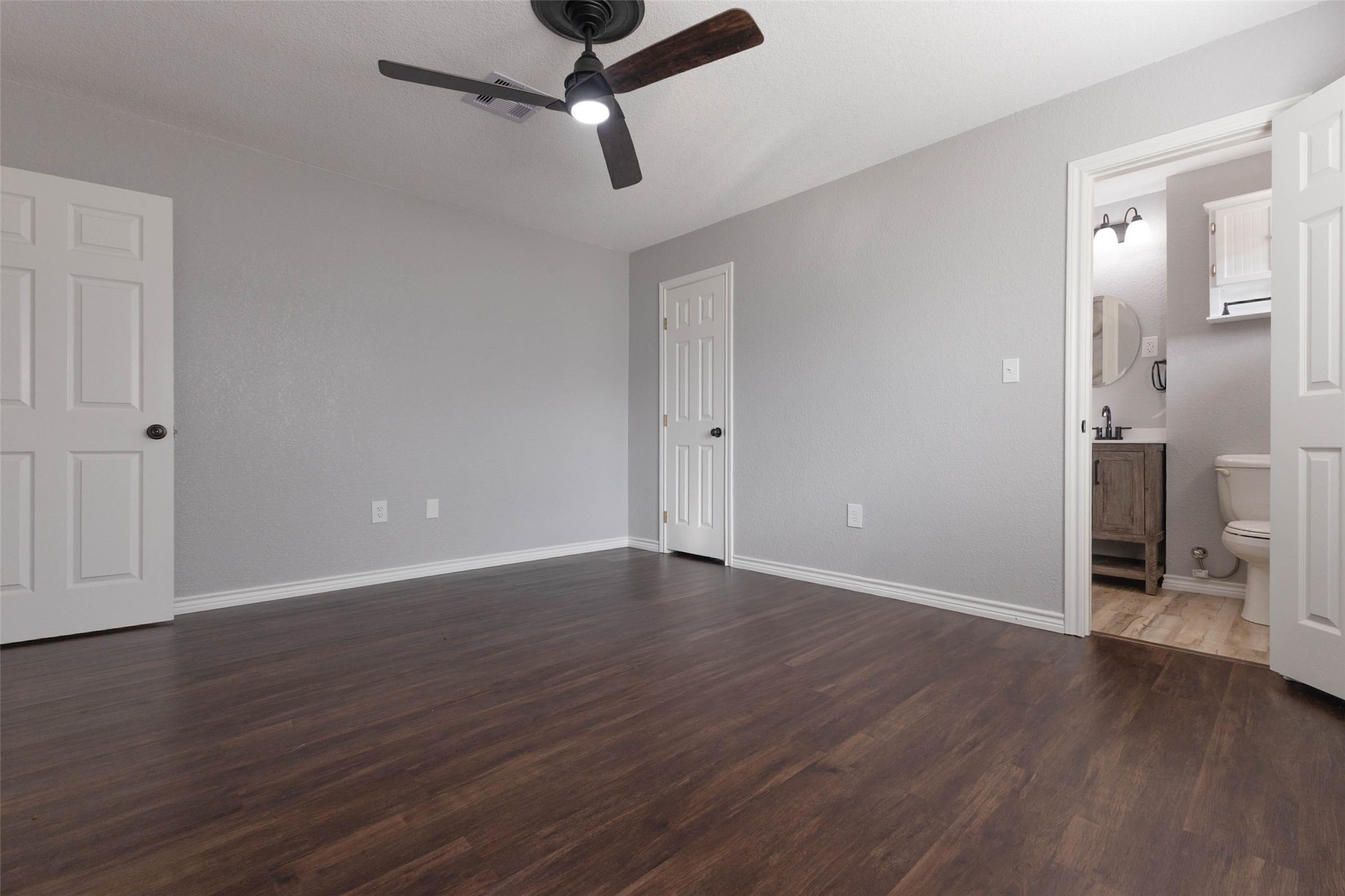 102 Cotton Street, Jones Creek, TX 77541