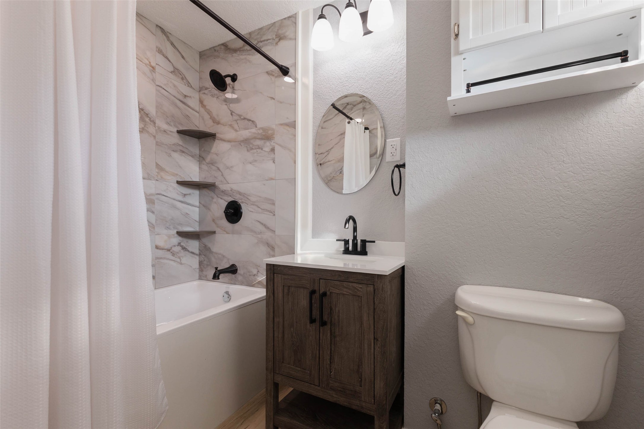 102 Cotton Street, Jones Creek, TX 77541