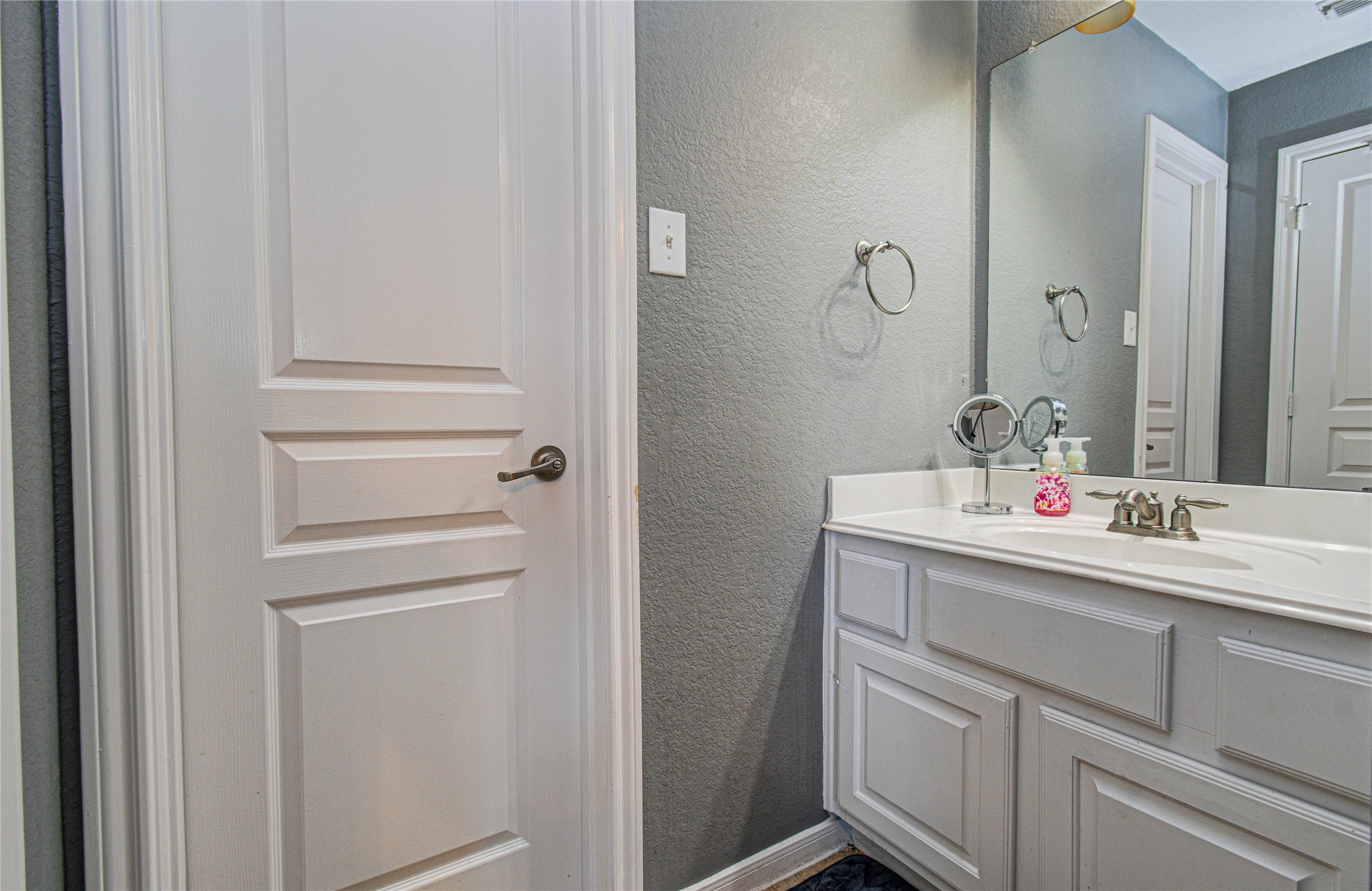 105 Hawke Bay Lane, Friendswood, TX 77546