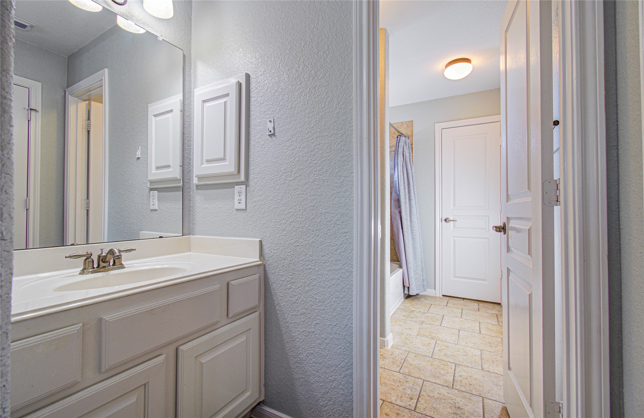 105 Hawke Bay Lane, Friendswood, TX 77546