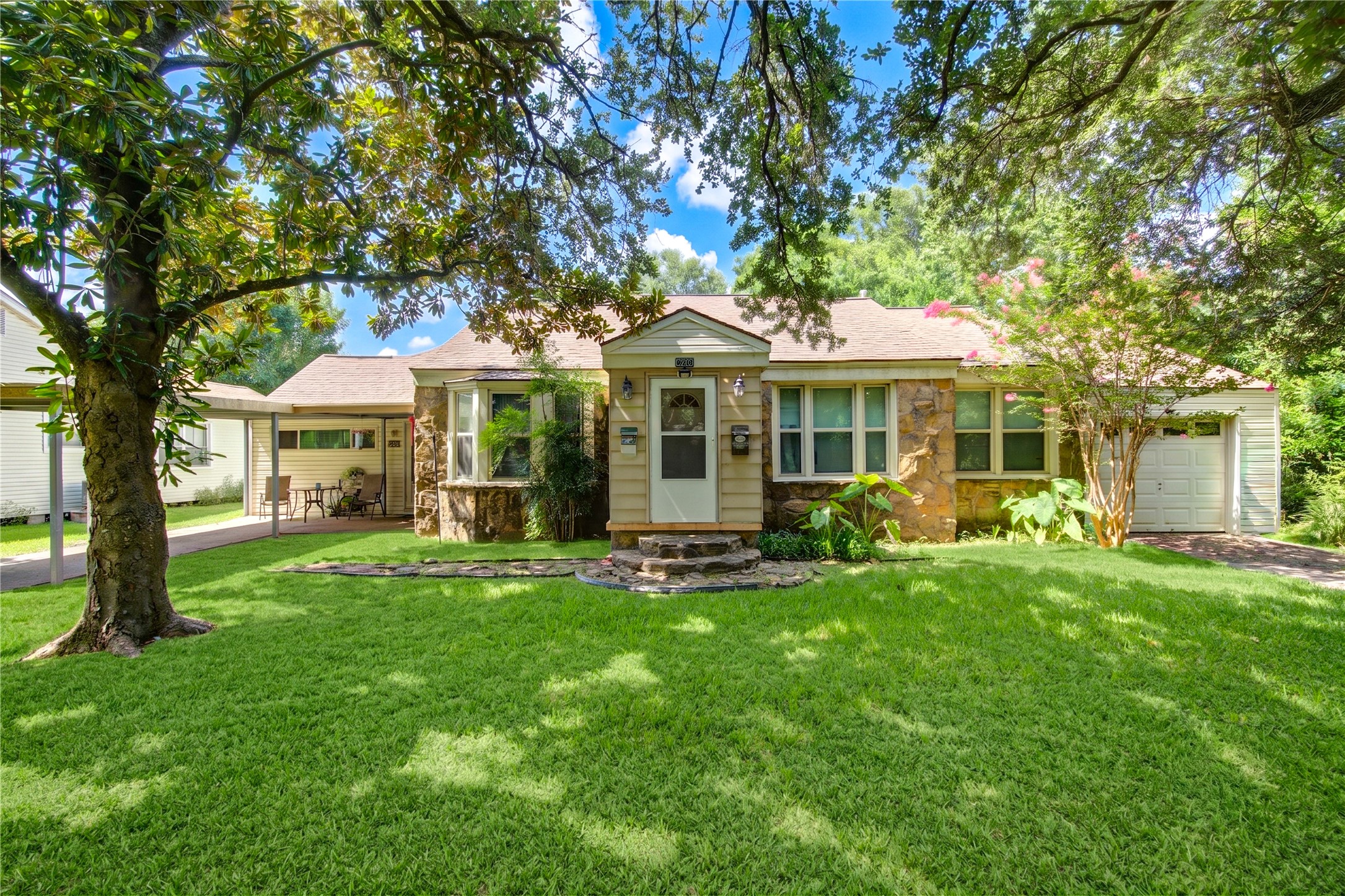 2206 Oaklawn Drive, La Marque, TX 77568 2206 Oaklawn Drive, La Marque, TX 77568