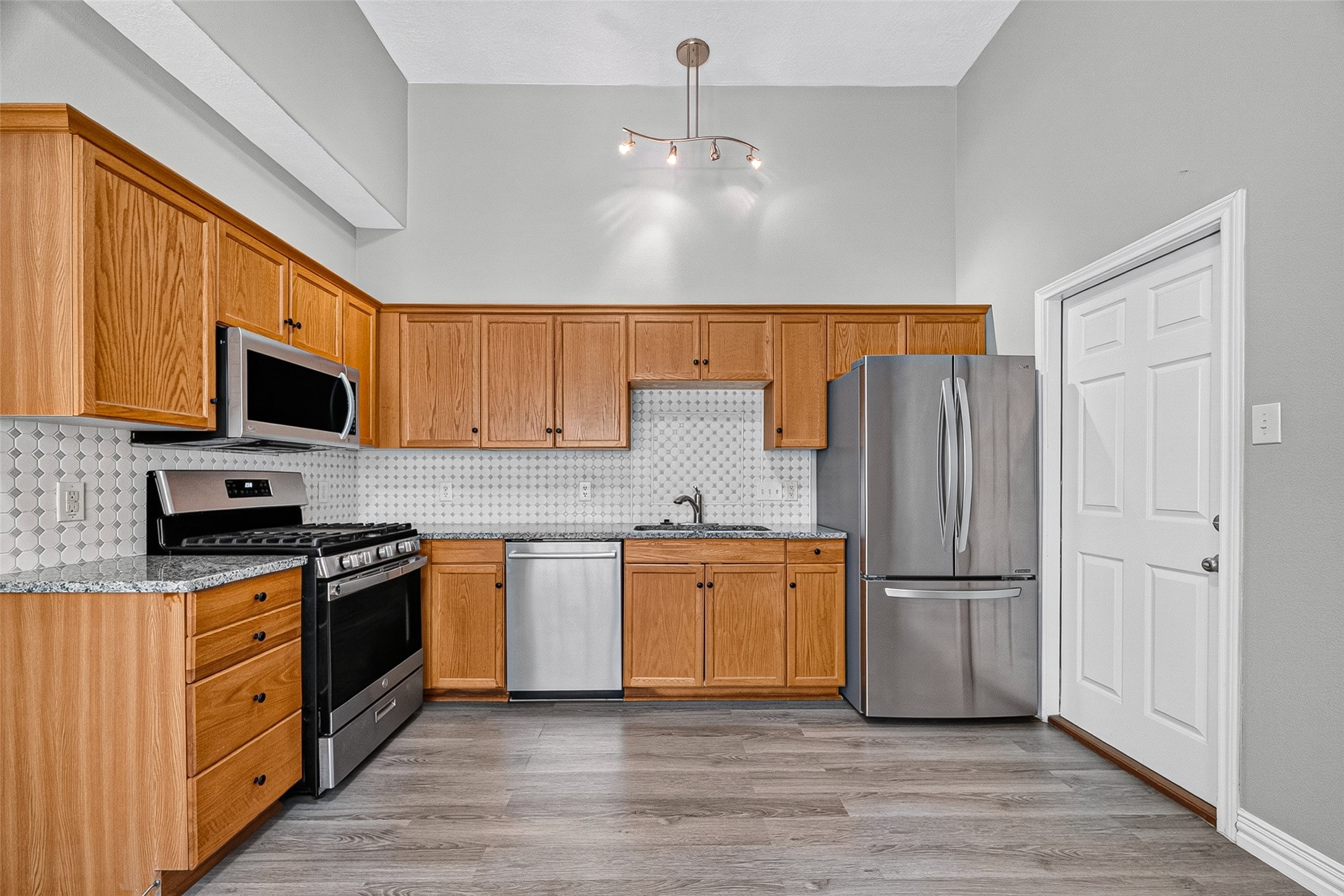 Well-equipped kitchen with a pantry and tons of storage