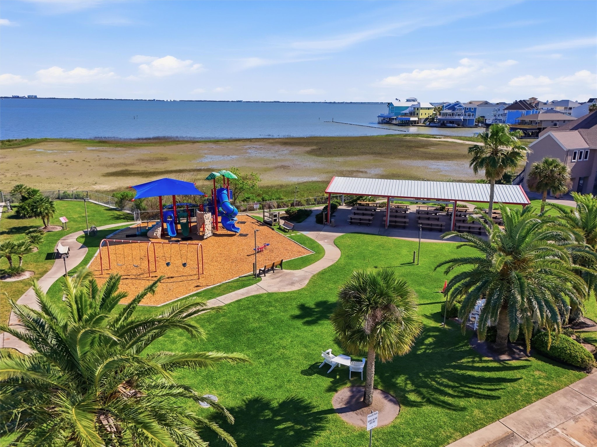 Green space and community
amenities nearby enhance the
relaxed lifestyle, giving residents
another reason to love calling
Tiki Island home.
