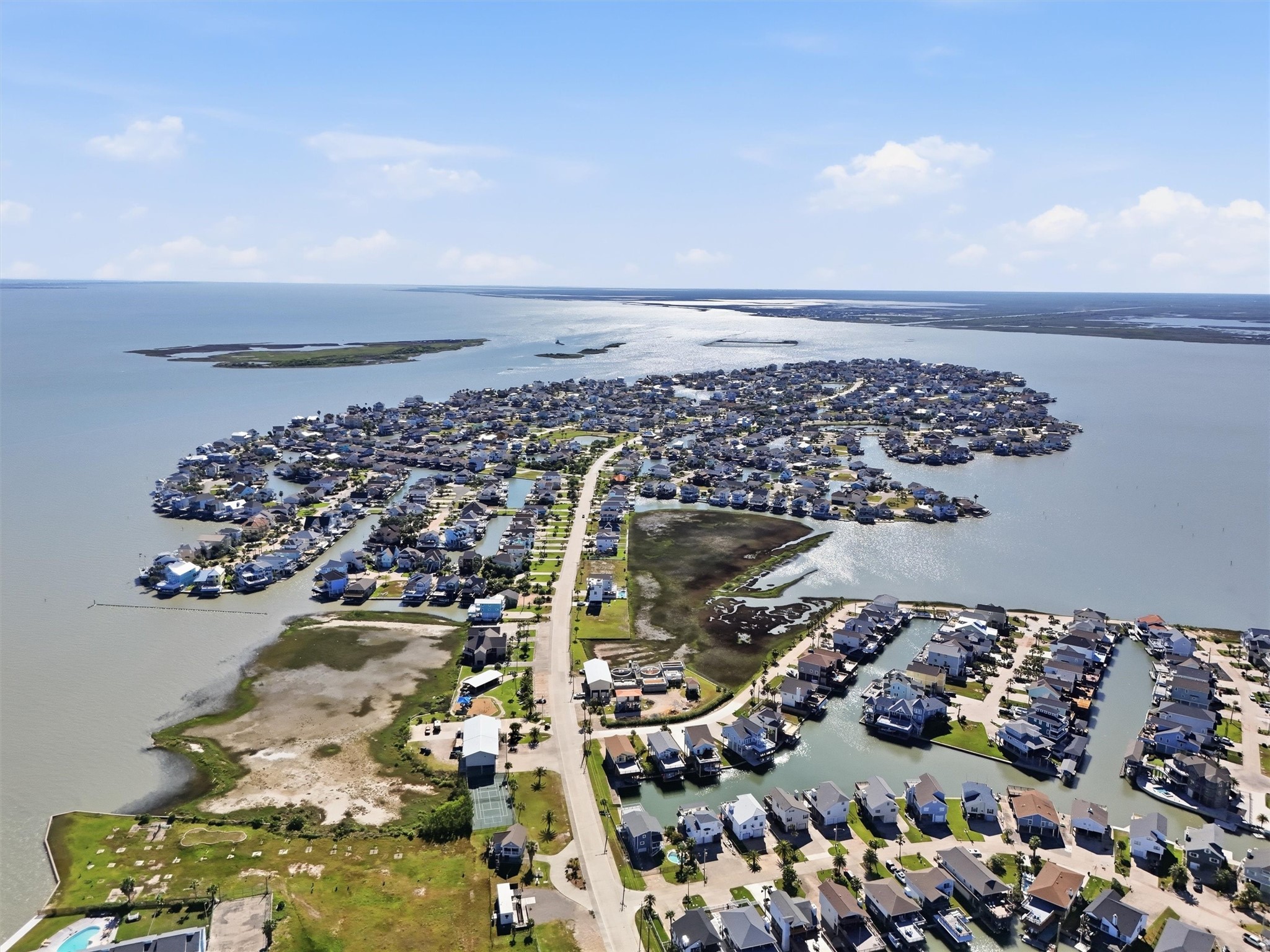 Set in one of the islands most
desirable locations, this home
enjoys a prime position with
direct canal frontage and easy
access out to Jones Bay for
boating, fishing, and sunset
cruises.