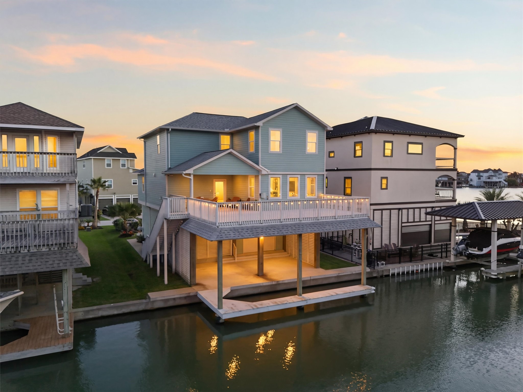 Beautifully designed for life on
the water, the rear exterior
blends indoor comfort with
outdoor enjoyment, creating a
seamless setup for entertaining,
boating, and sunset evenings. Beautifully designed for life on
the water, the rear exterior
blends indoor comfort with
outdoor enjoyment, creating a
seamless setup for entertaining,
boating, and sunset evenings.