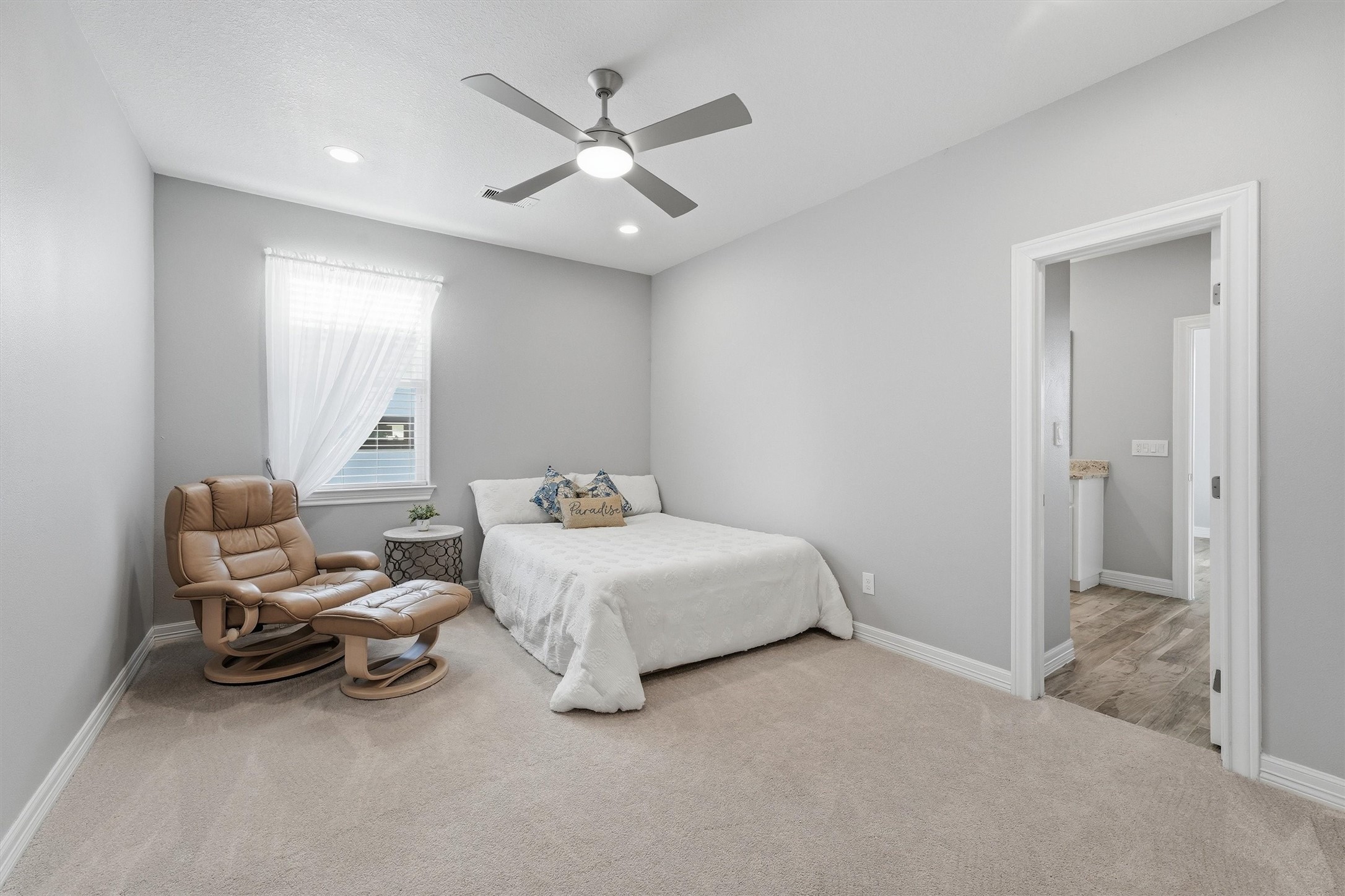 Another secondary bedroom
provides flexibility for overnight
guests, a bunk room setup, or a
stylish home office, all with the
fresh, well-kept feel found
throughout the home.