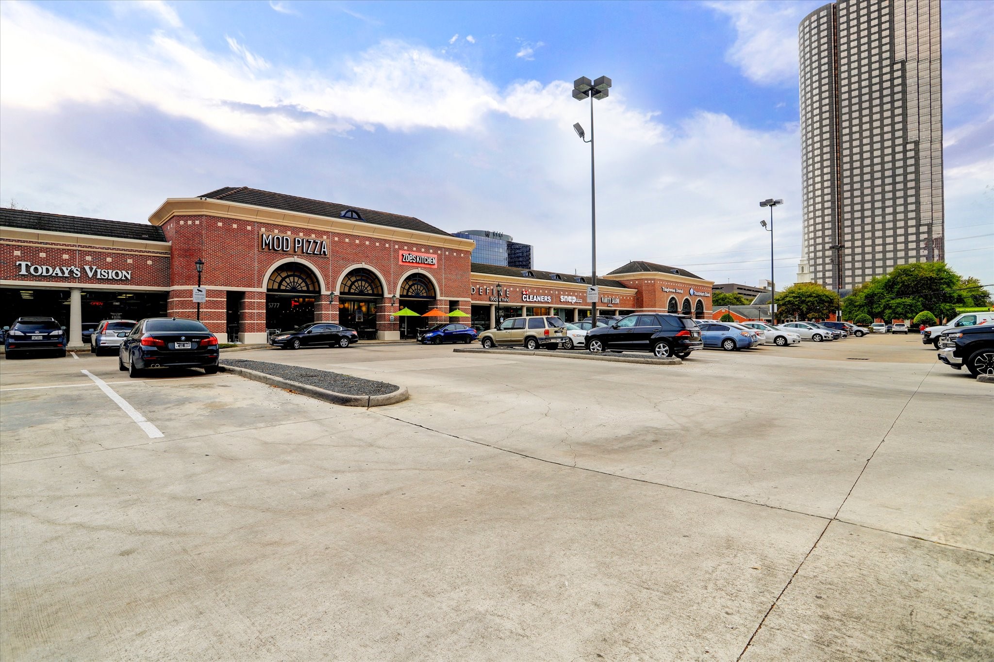 2120 Potomac Unit A is close to many popular restaurants!