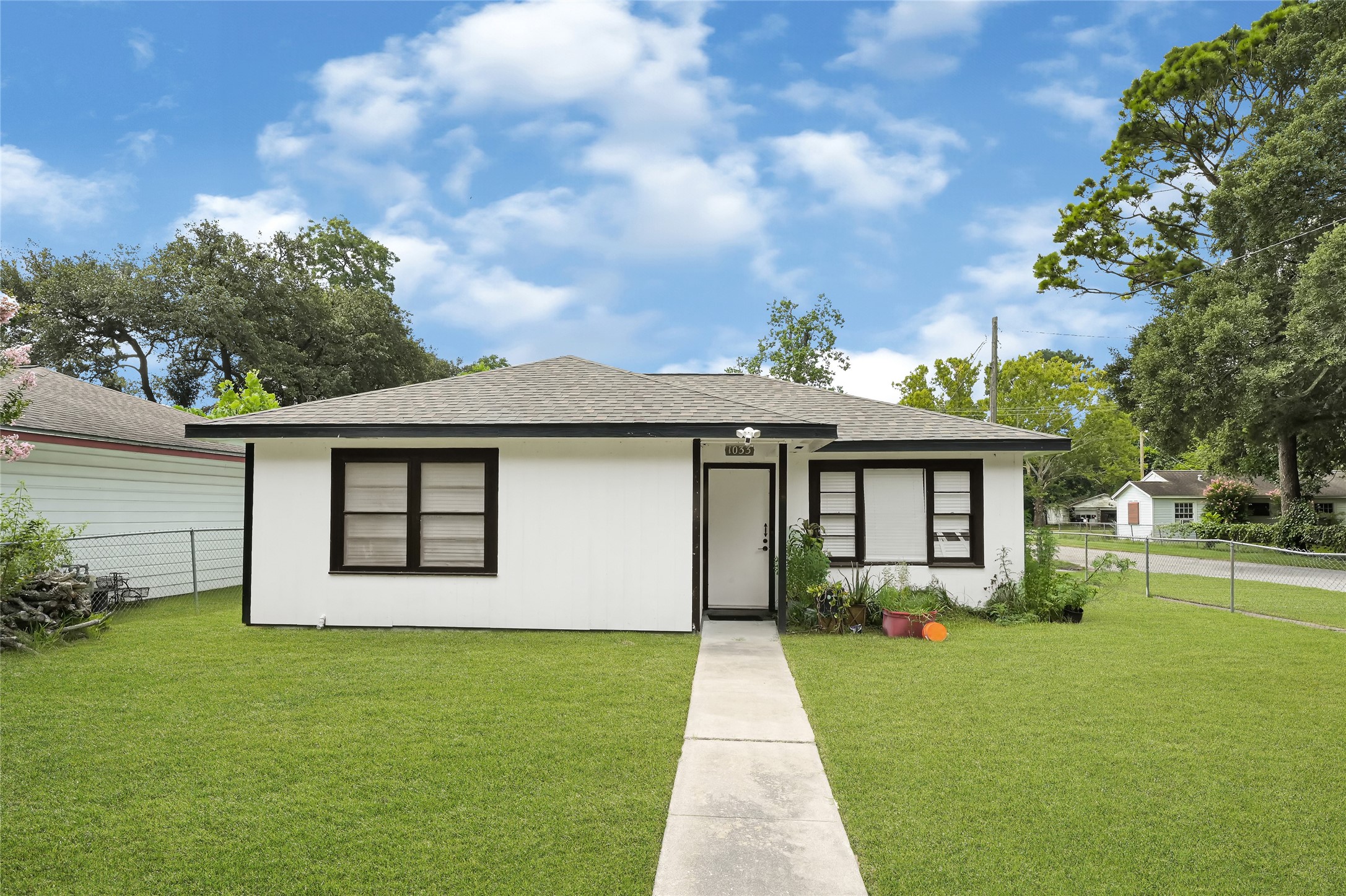 1033 W Snyder Street, Alvin, TX 77511 1033 W Snyder Street, Alvin, TX 77511