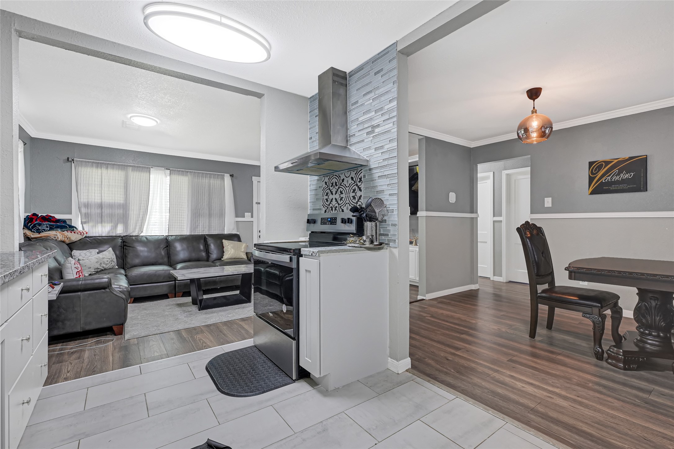 1033 W Snyder Street, Alvin, TX 77511
