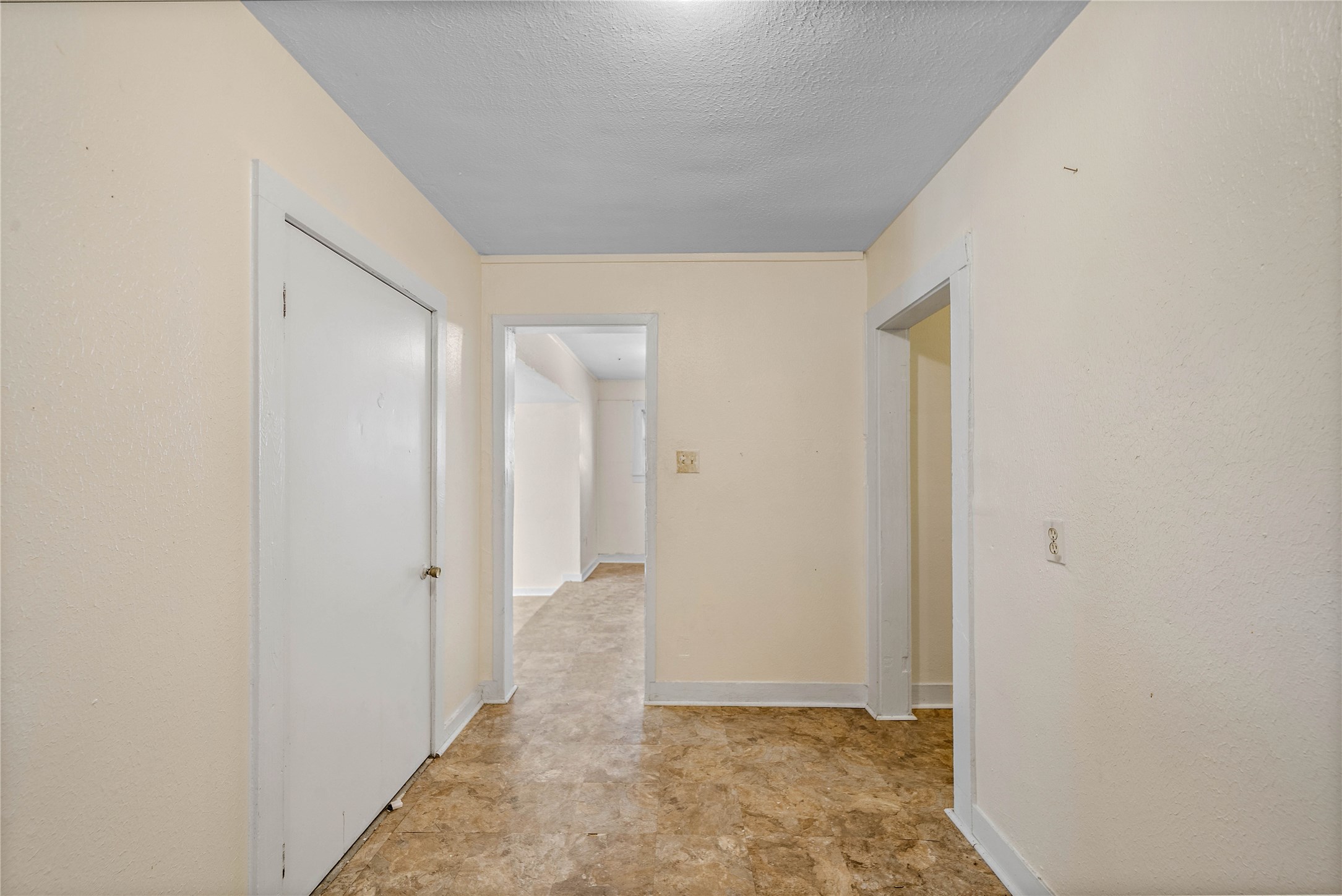 Extra bonus room, perfect for an office or playroom. Extra bonus room, perfect for an office or playroom.