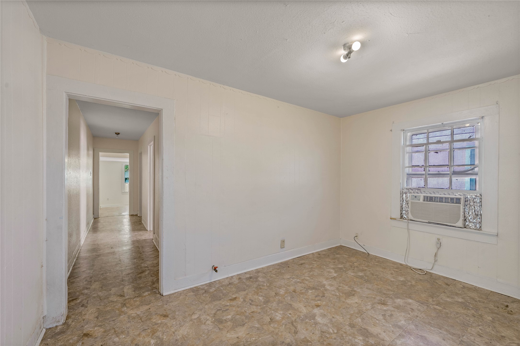 Spacious bedroom with room for large furniture. Spacious bedroom with room for large furniture.