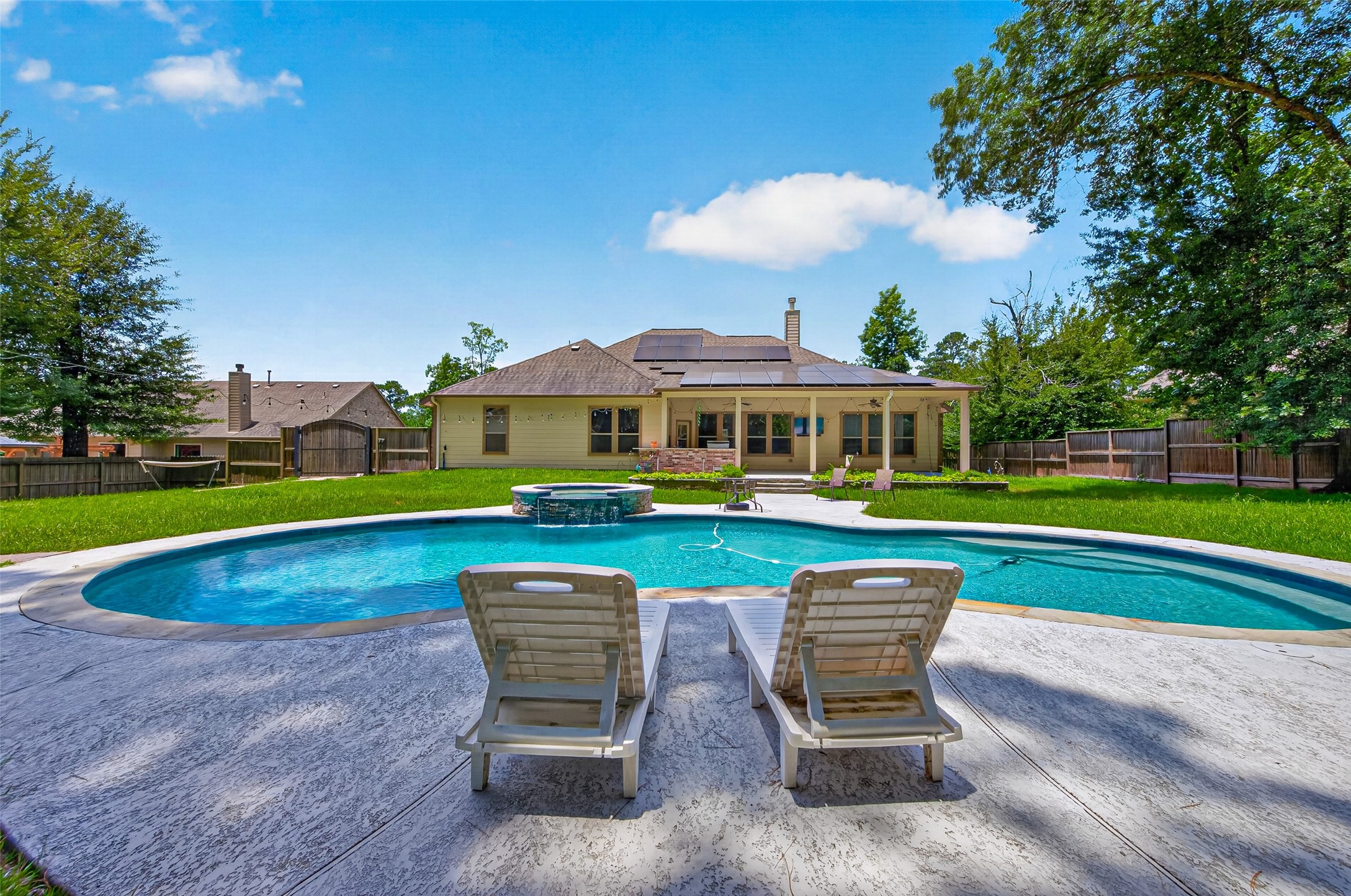 28510 Redwood Cliff Lane, Huffman, TX 77336