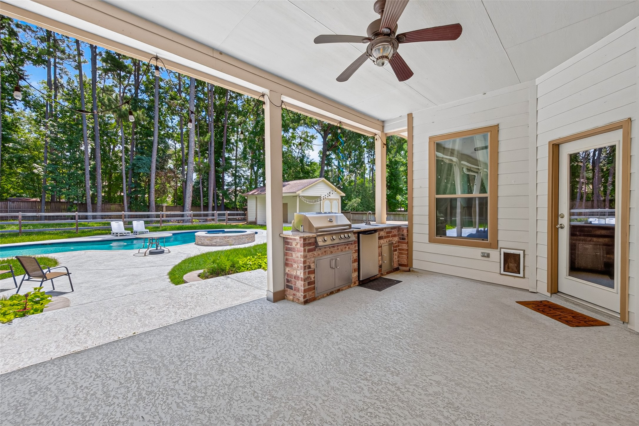28510 Redwood Cliff Lane, Huffman, TX 77336