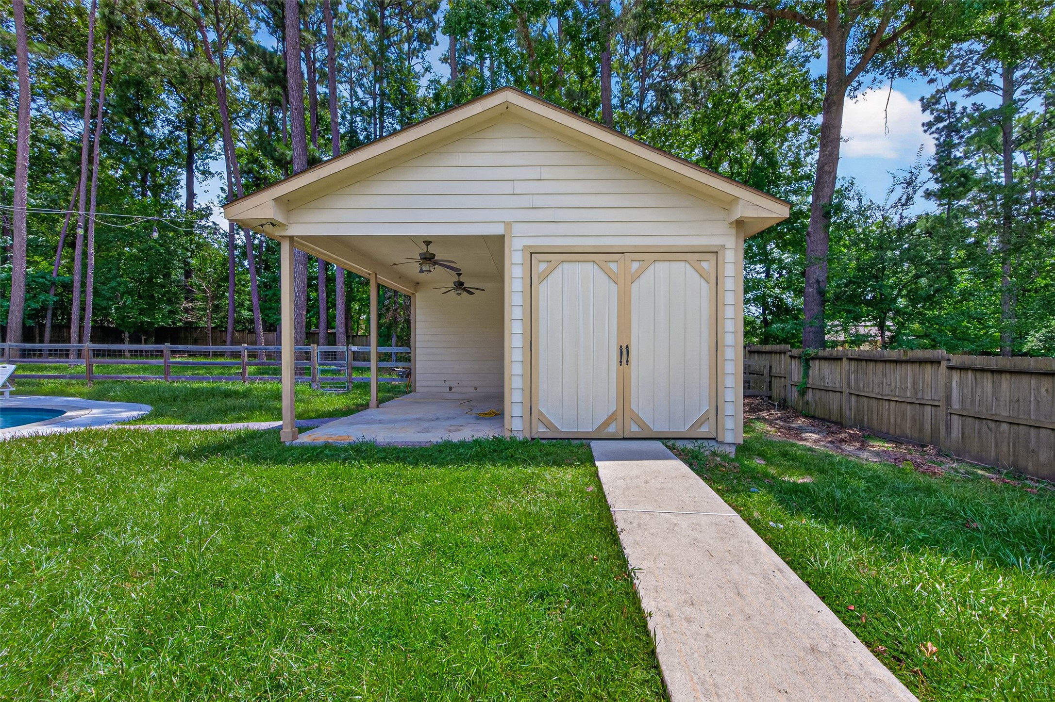 28510 Redwood Cliff Lane, Huffman, TX 77336