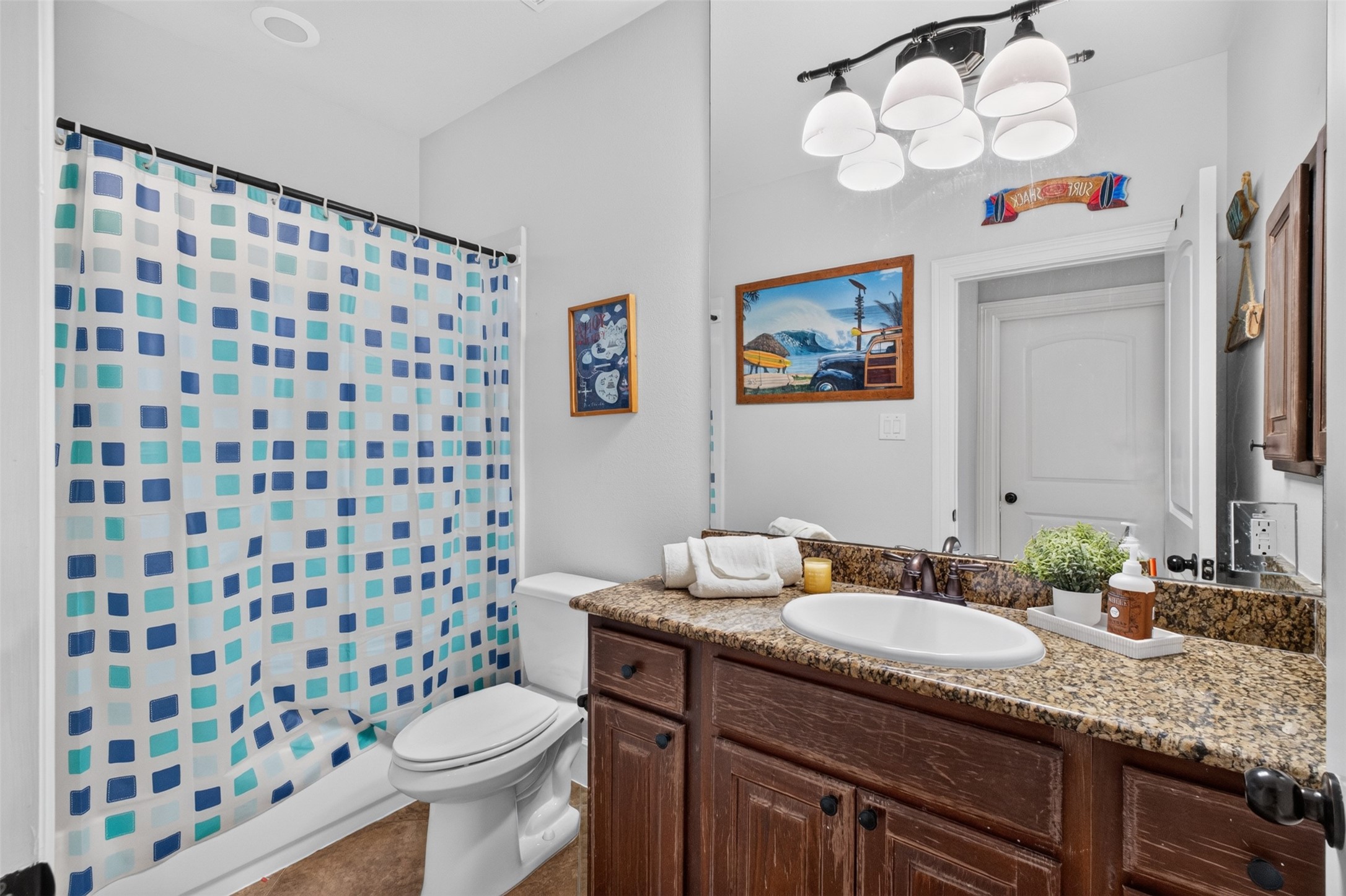 Guest Bathroom downstairs