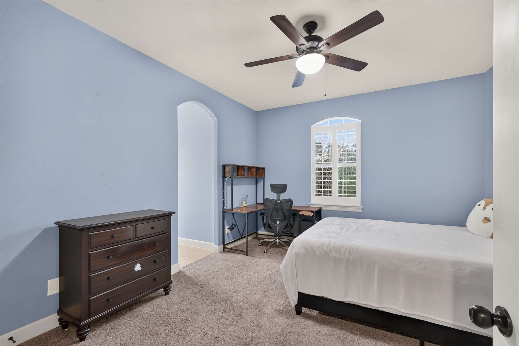 Both upstairs bedrooms are a great size and layout, with plantation shutters and jack and jill bathroom, with separate sinks on each side in between