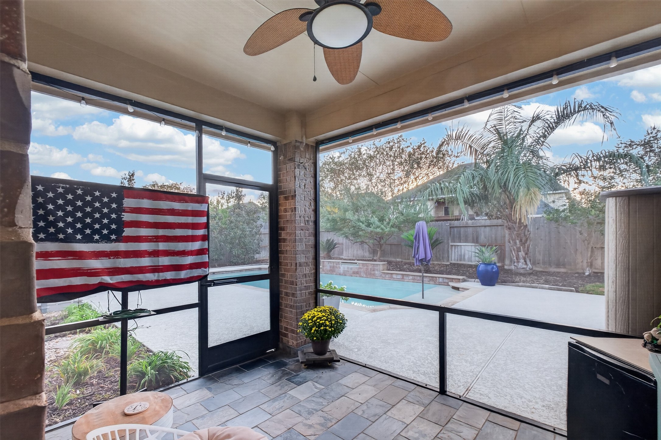 Covered patio to enjoy the Texas weather rain or shine
