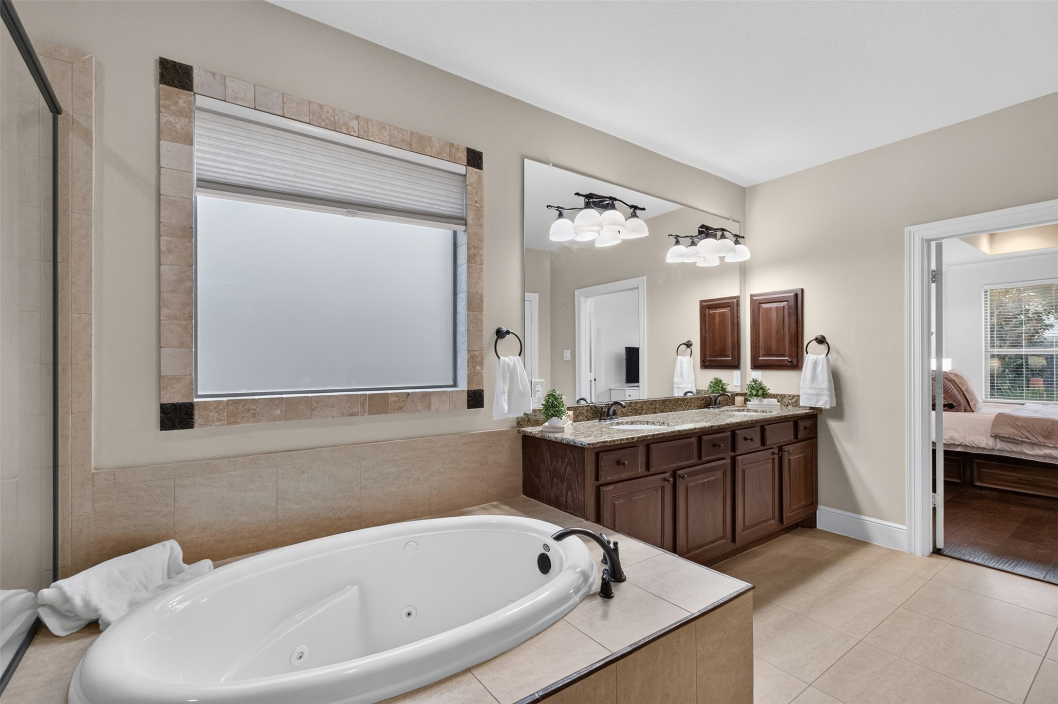 Soaker jacuzzi tub