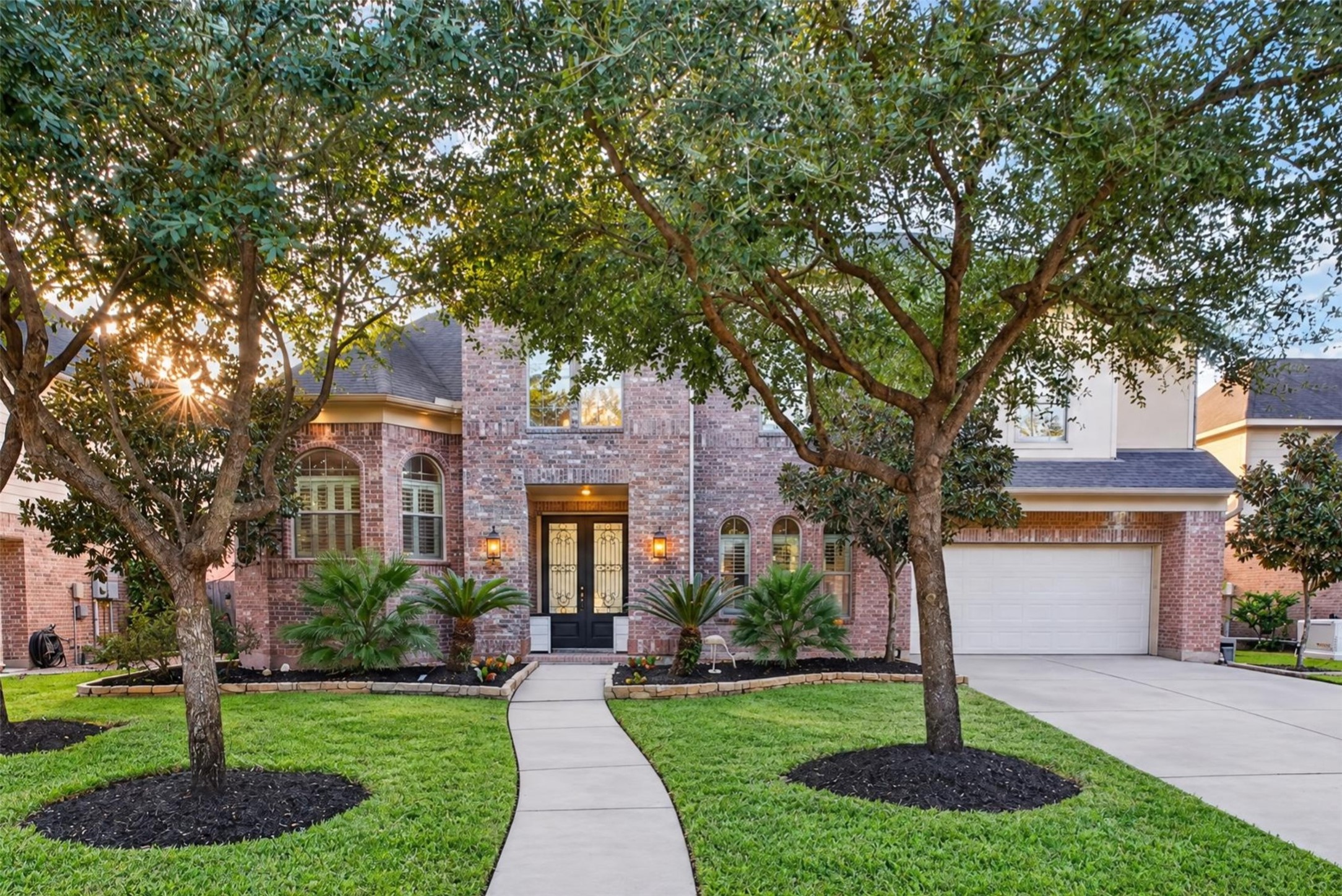 Welcome to 2806 Texas Laurel Dr. Beautiful Partners In Building home in the heart of Firethorne zoned to Katy ISD