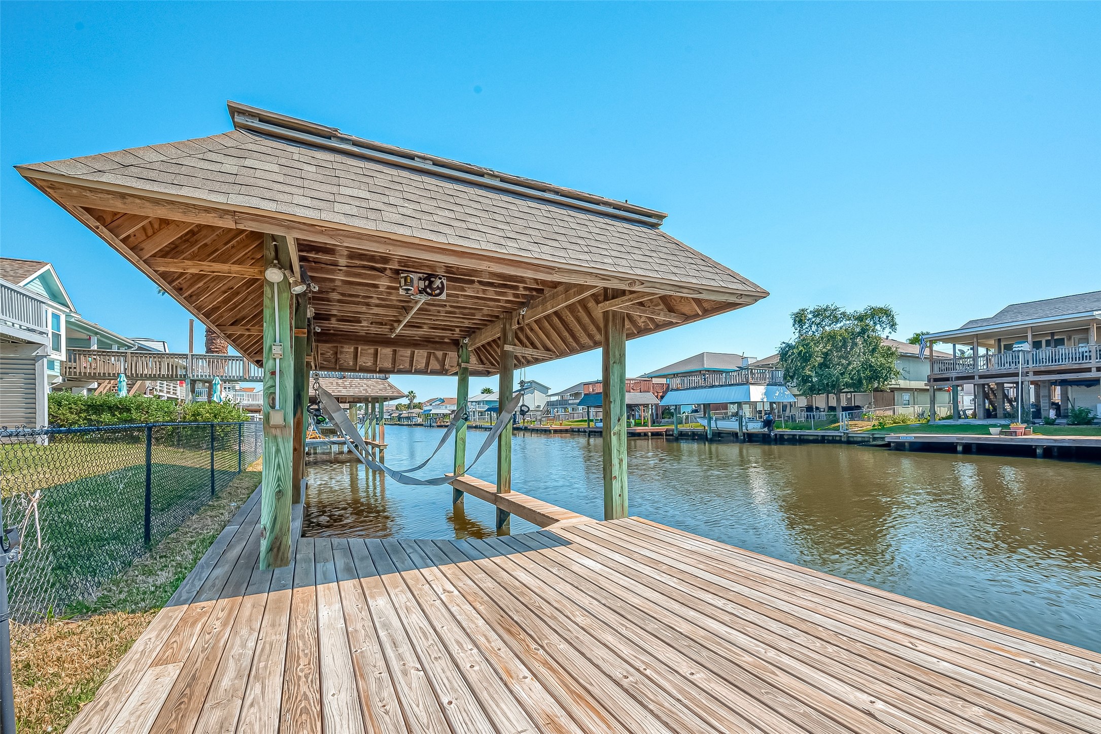976 Bonita Street, Bayou Vista, TX 77563