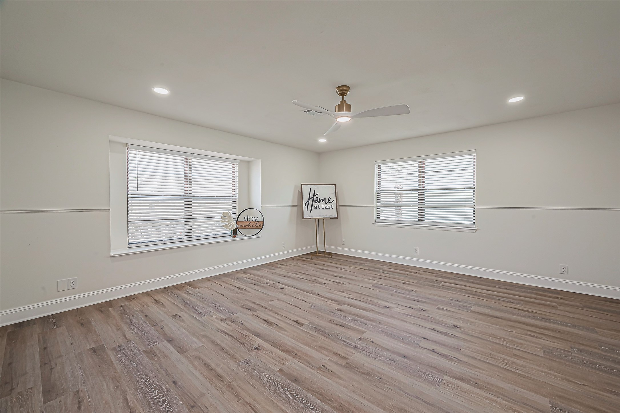 976 Bonita Street, Bayou Vista, TX 77563