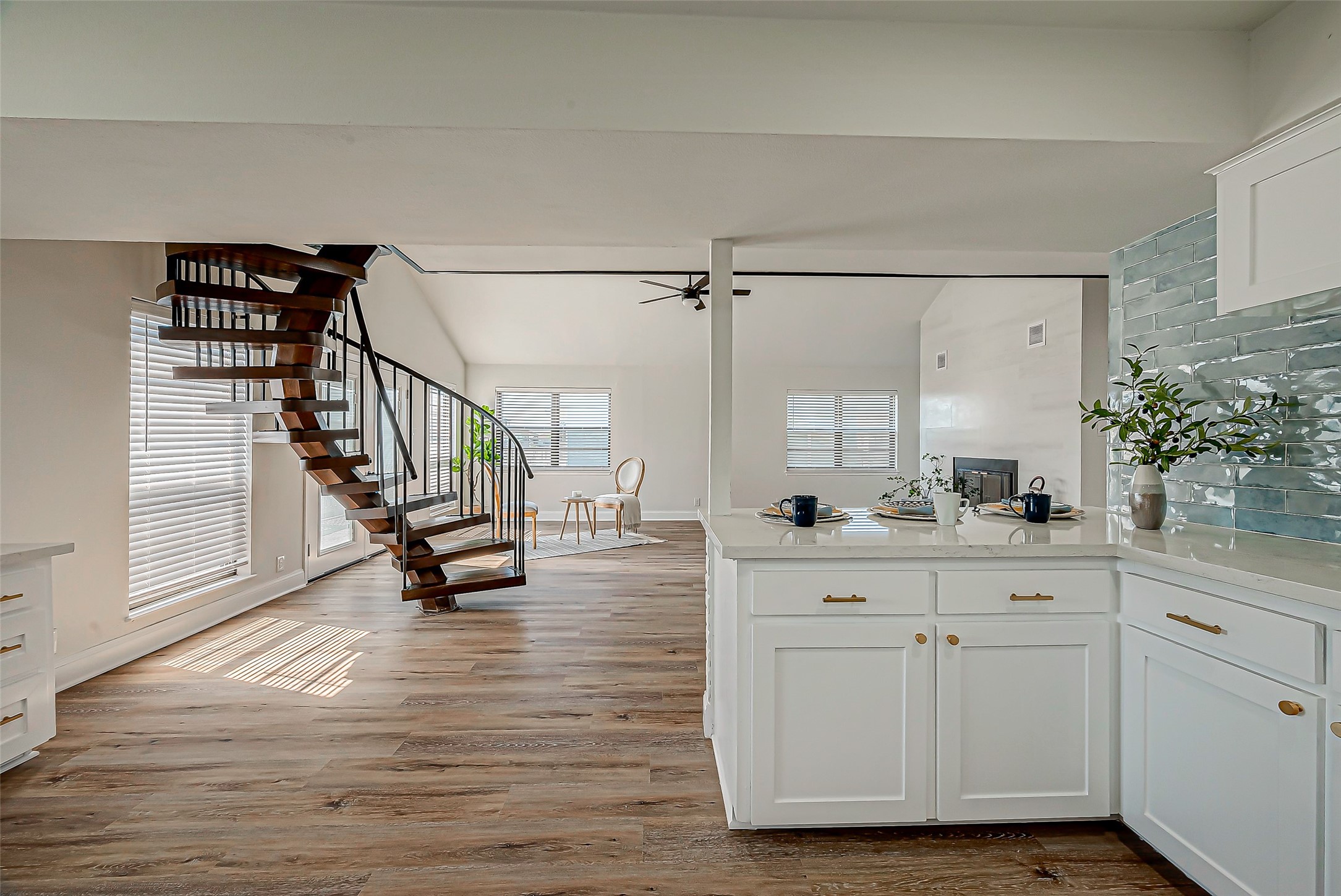 976 Bonita Street, Bayou Vista, TX 77563