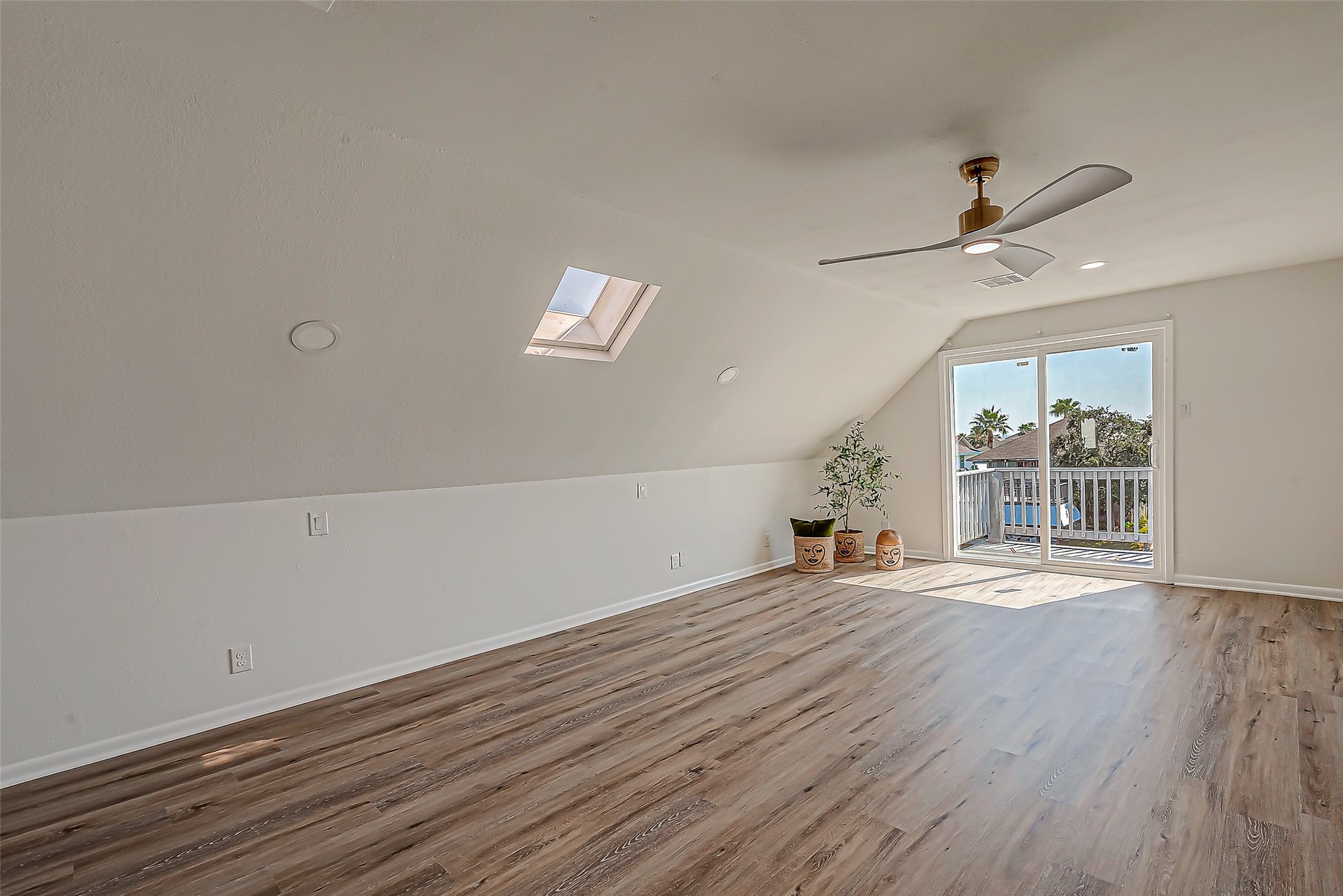 976 Bonita Street, Bayou Vista, TX 77563