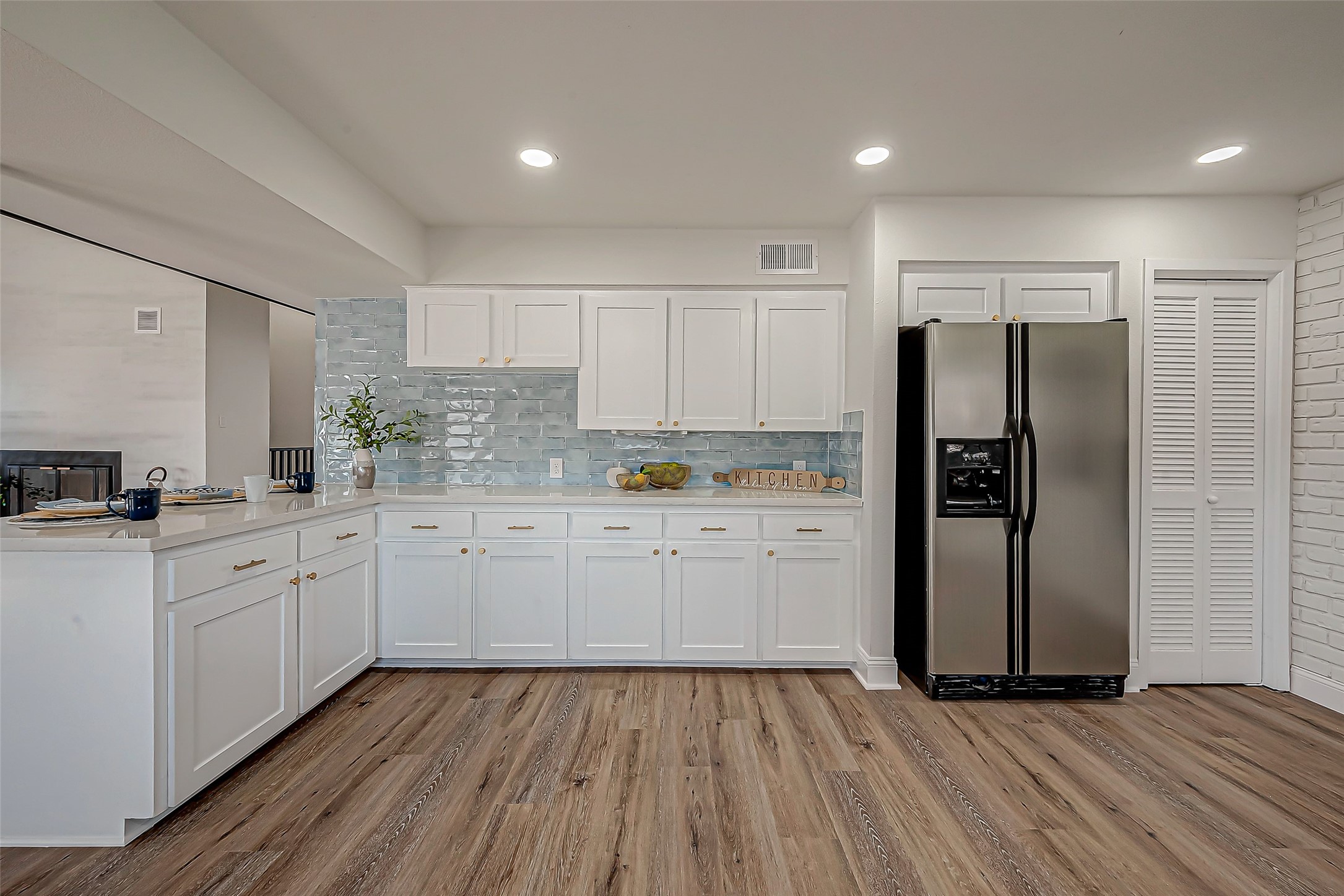976 Bonita Street, Bayou Vista, TX 77563