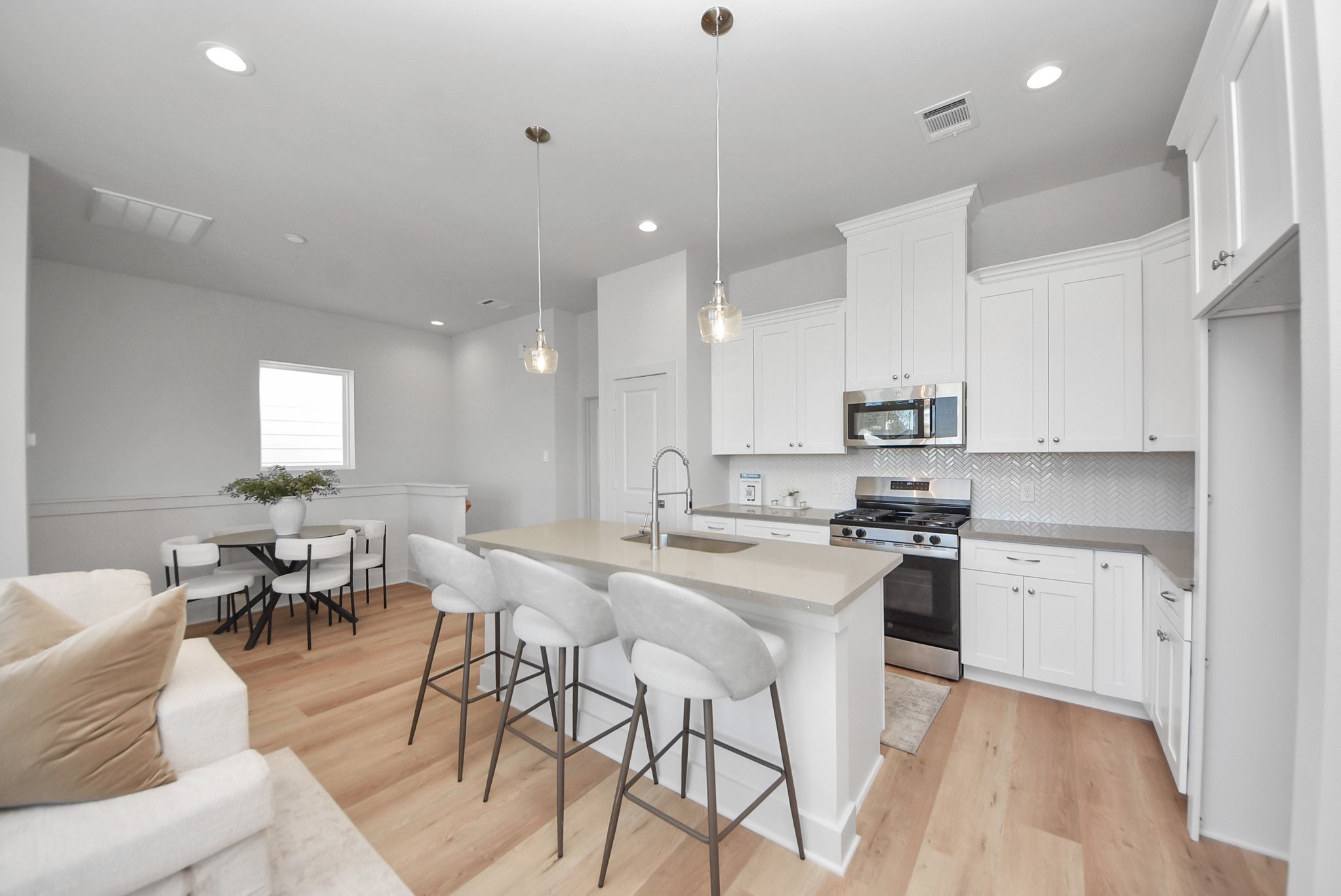 5250 Texas Street, Houston, TX 77011