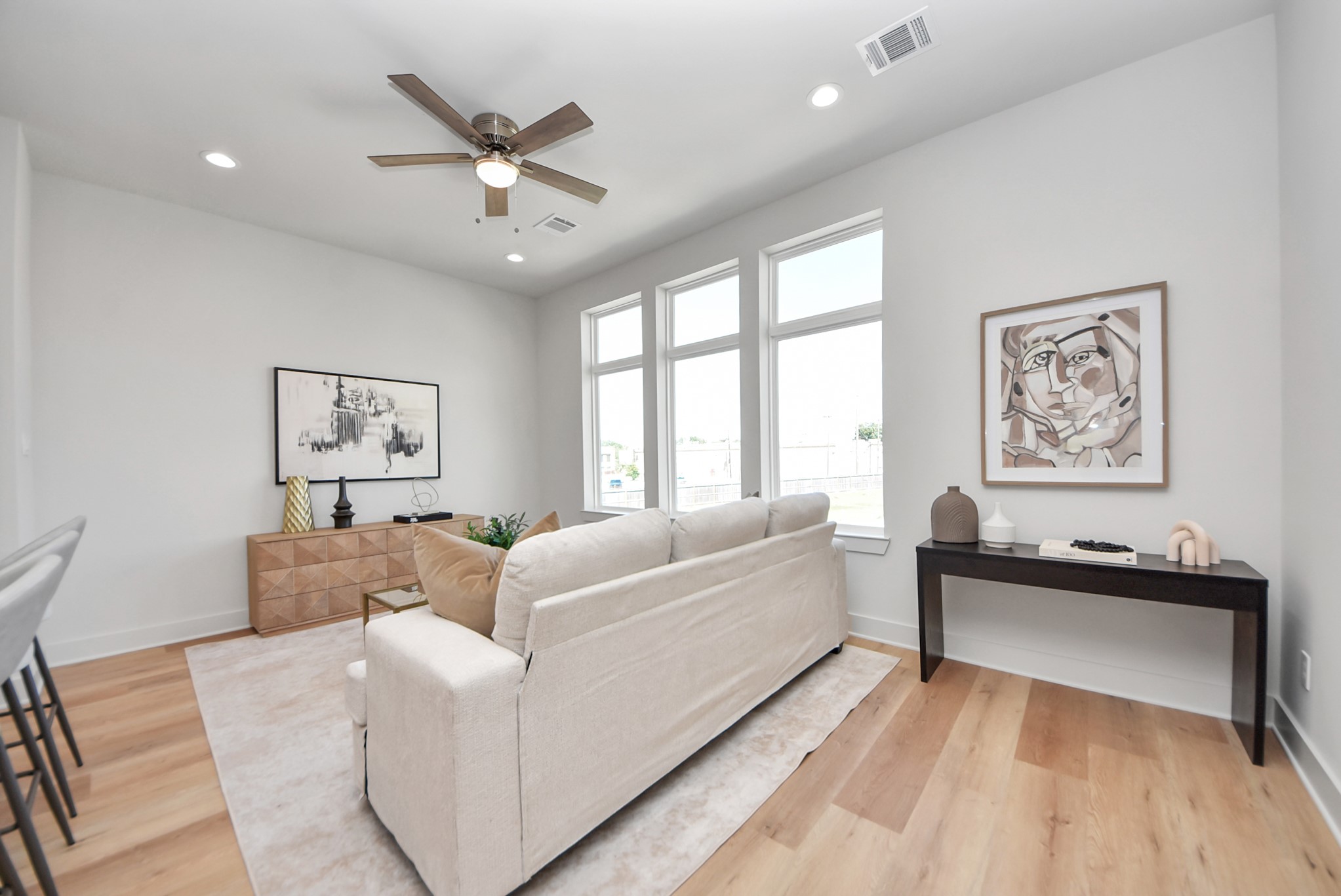 5250 Texas Street, Houston, TX 77011