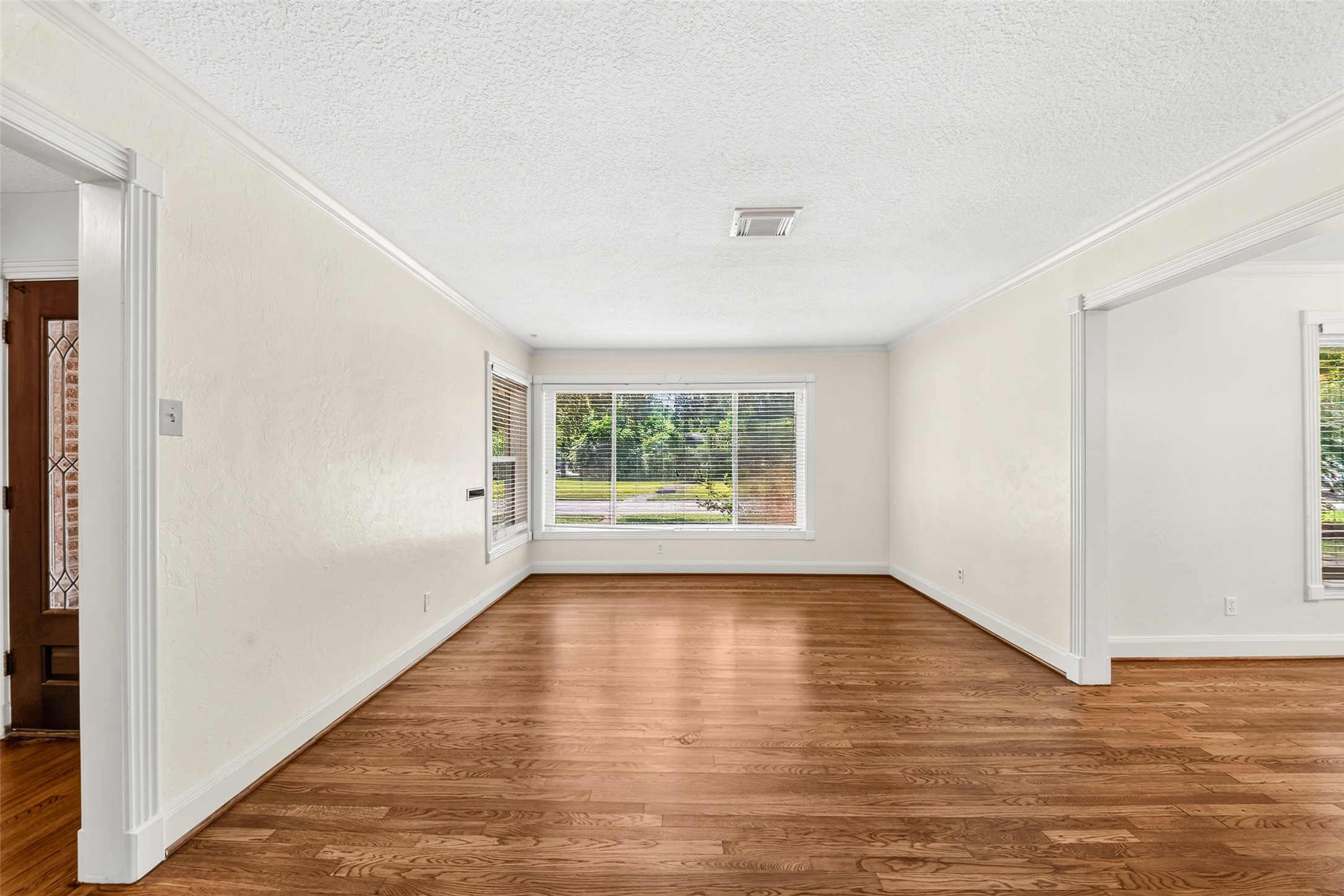 5262 Briarbend Drive, Houston, TX 77096