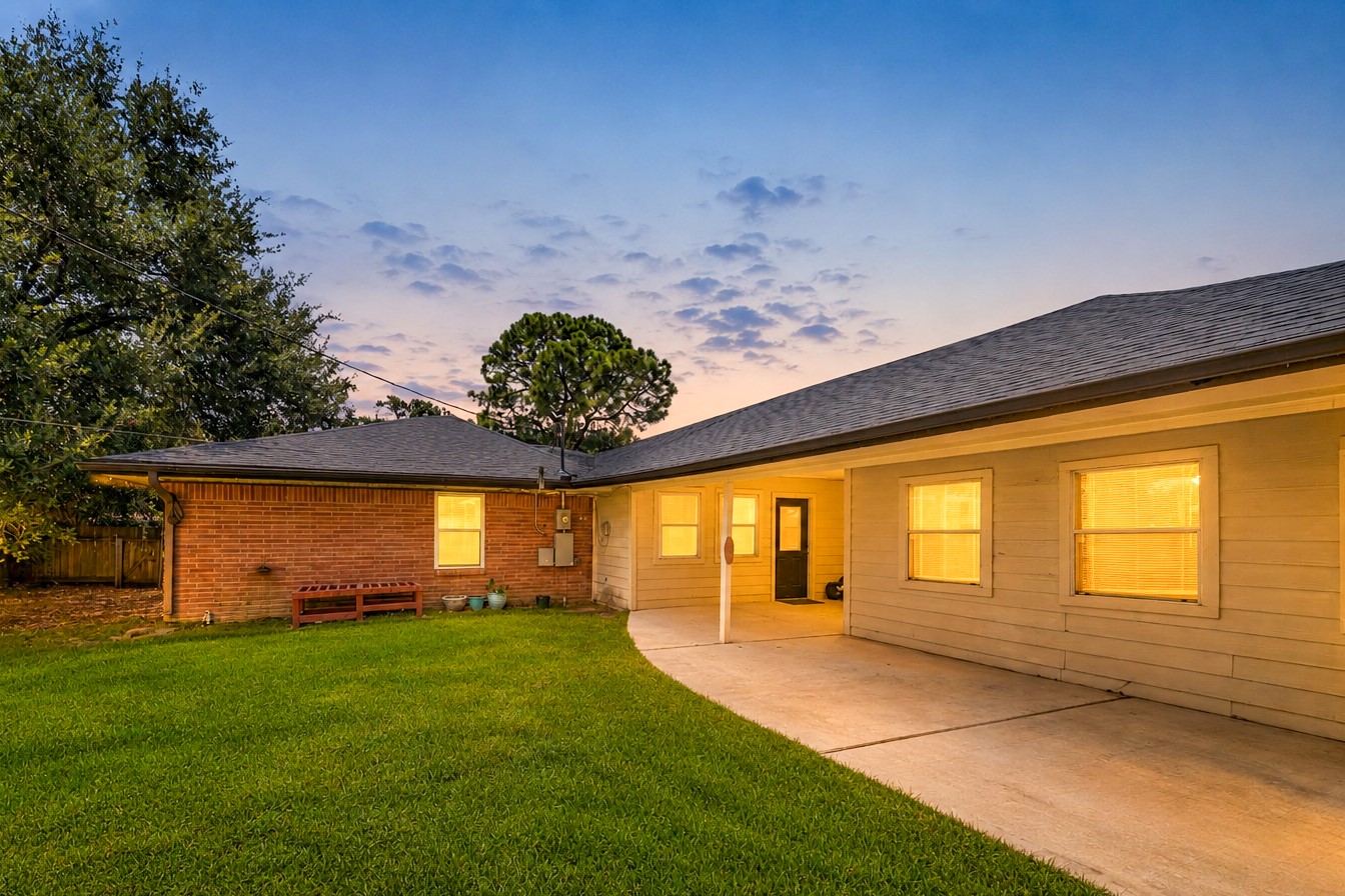 5262 Briarbend Drive, Houston, TX 77096