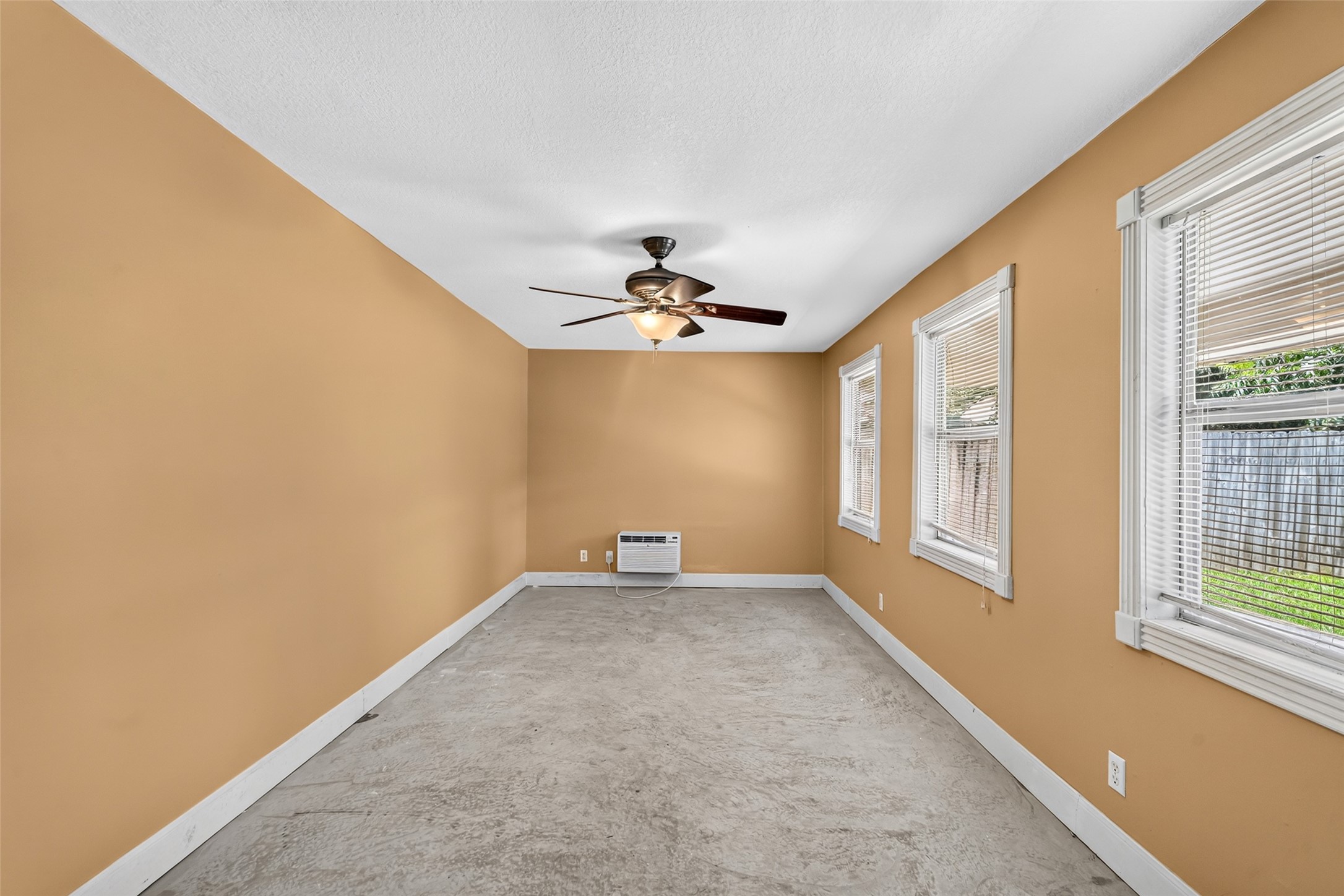 5262 Briarbend Drive, Houston, TX 77096