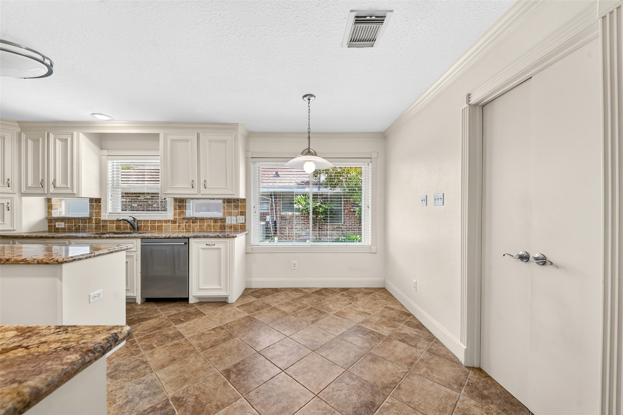 5262 Briarbend Drive, Houston, TX 77096