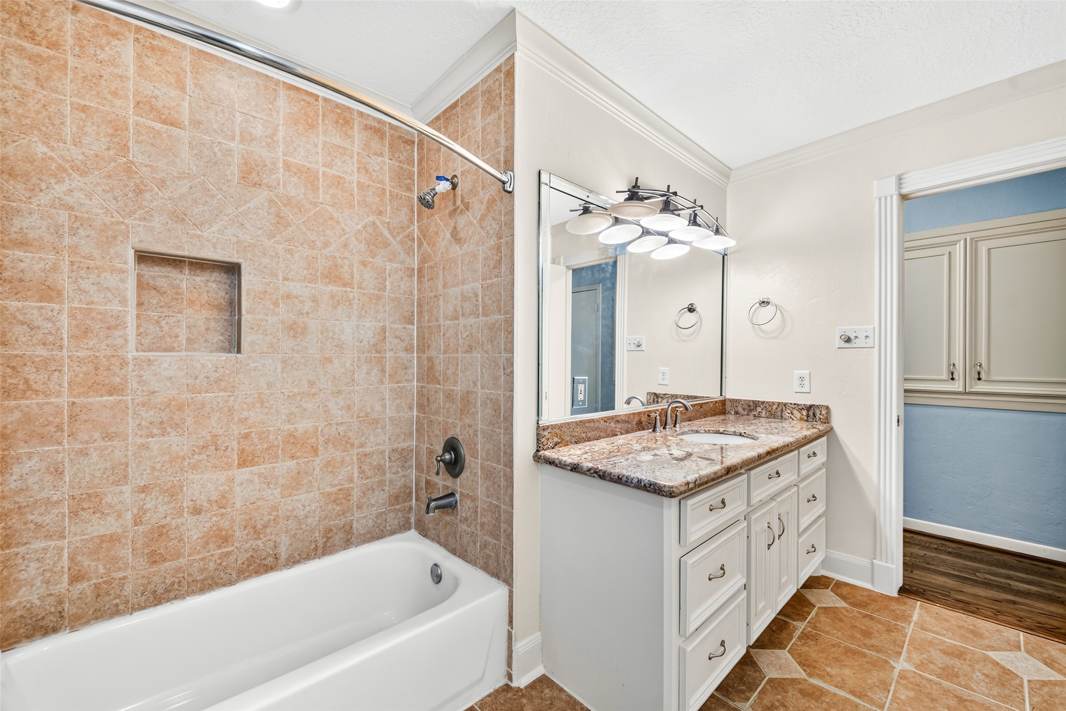 5262 Briarbend Drive, Houston, TX 77096