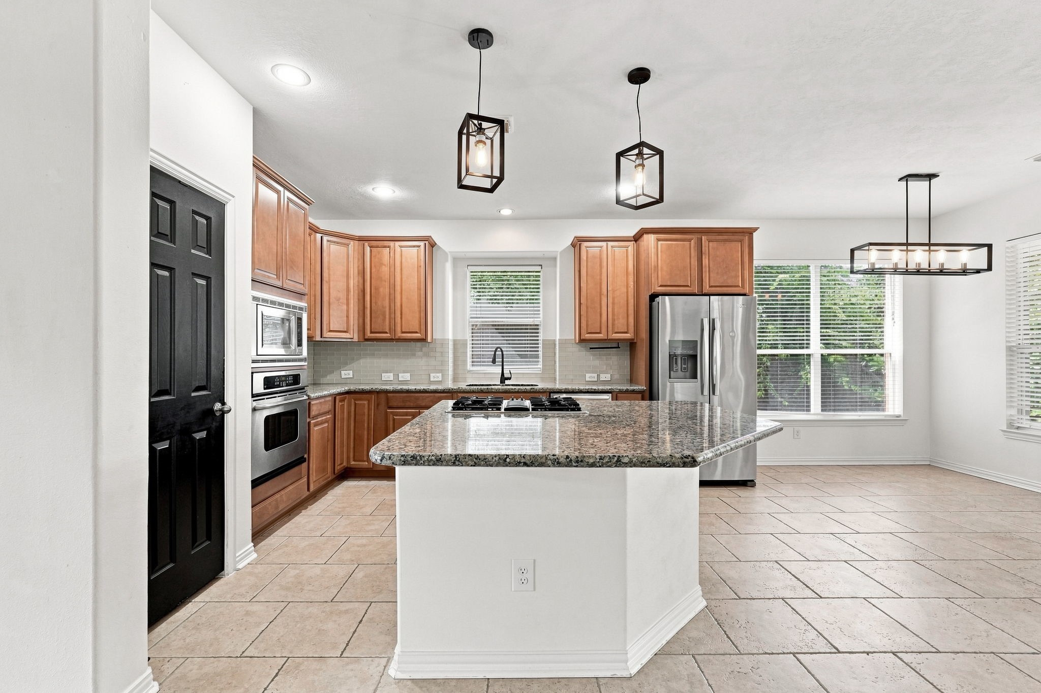 Kitchen and breakfast area