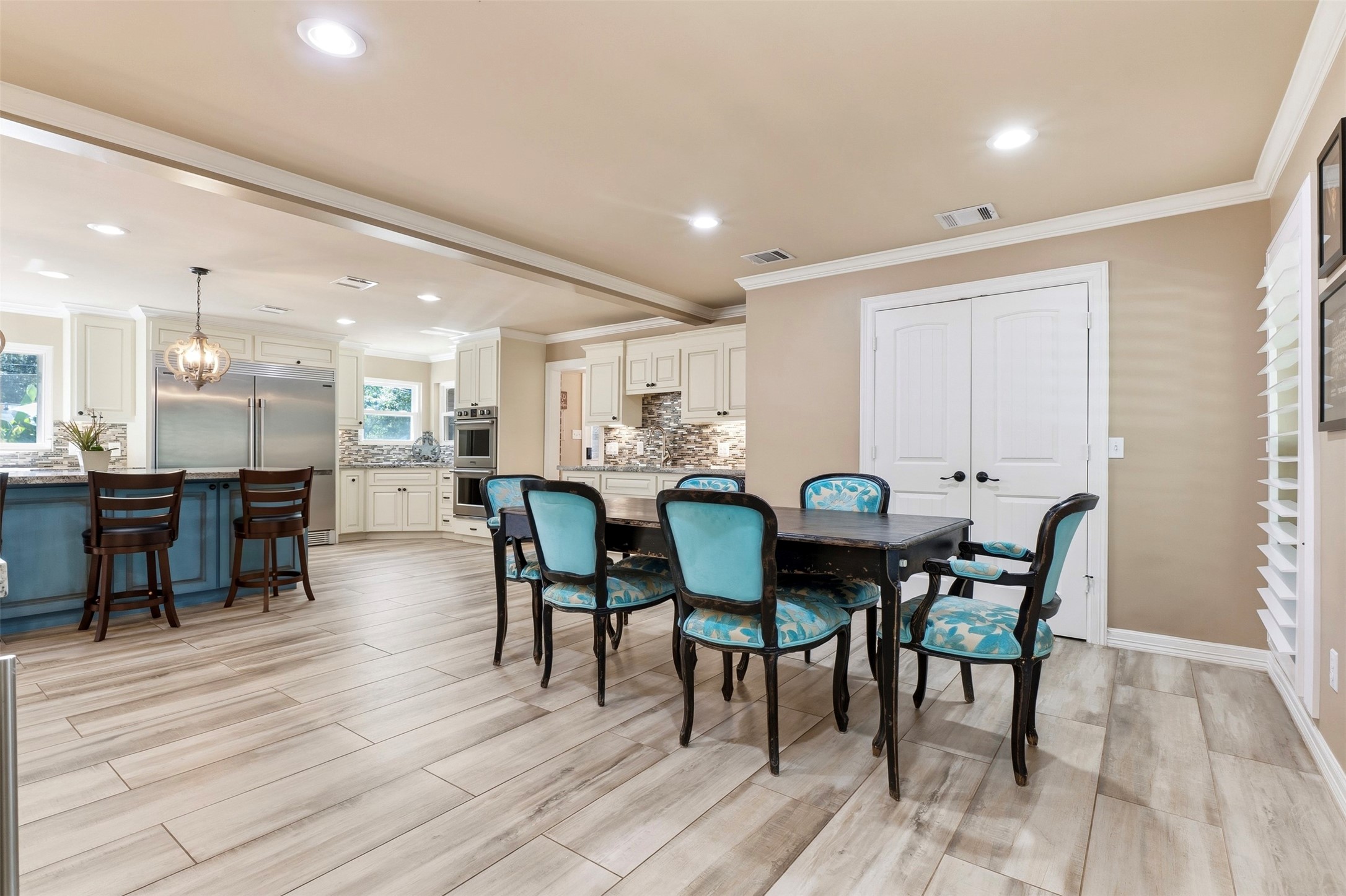 Formal dining area, or just a second dining area