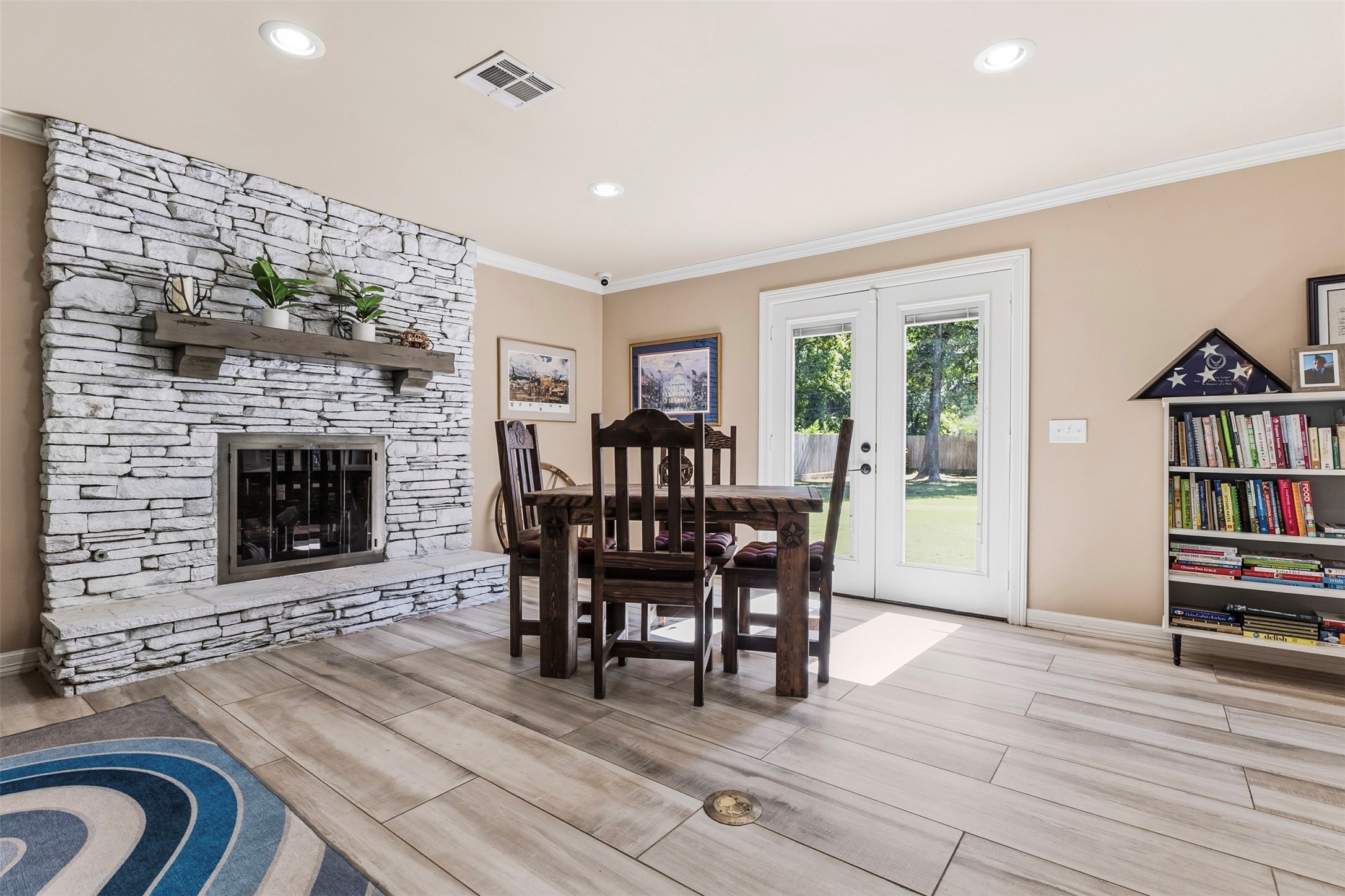 Gas fireplace