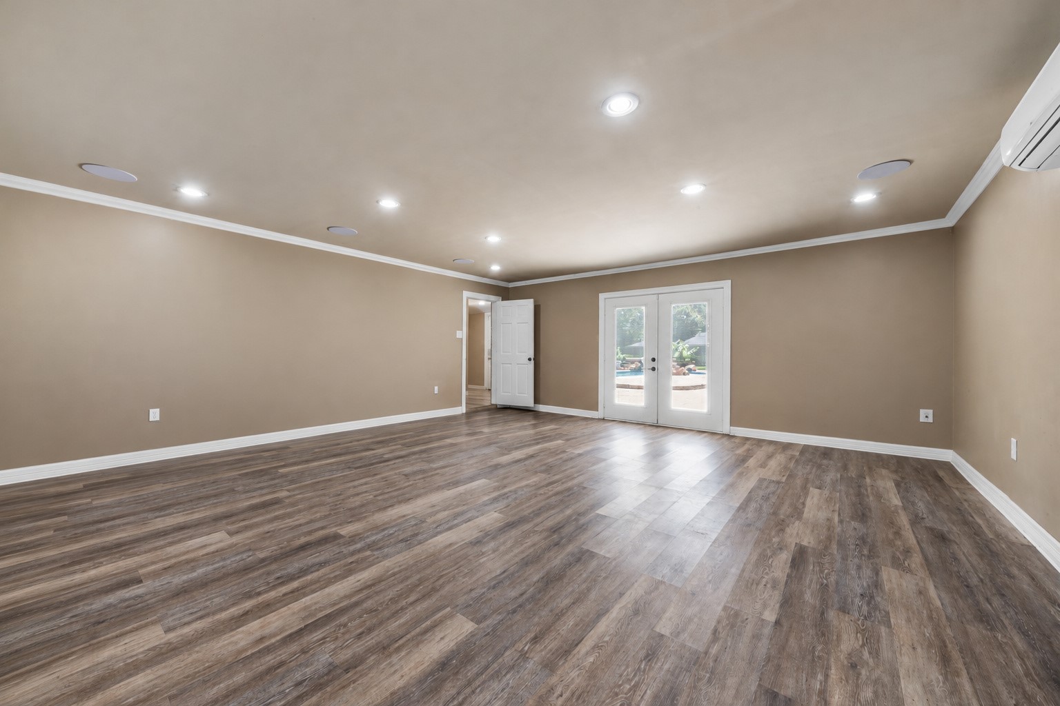 Flex room, media room, downstairs bedroom, gameroom