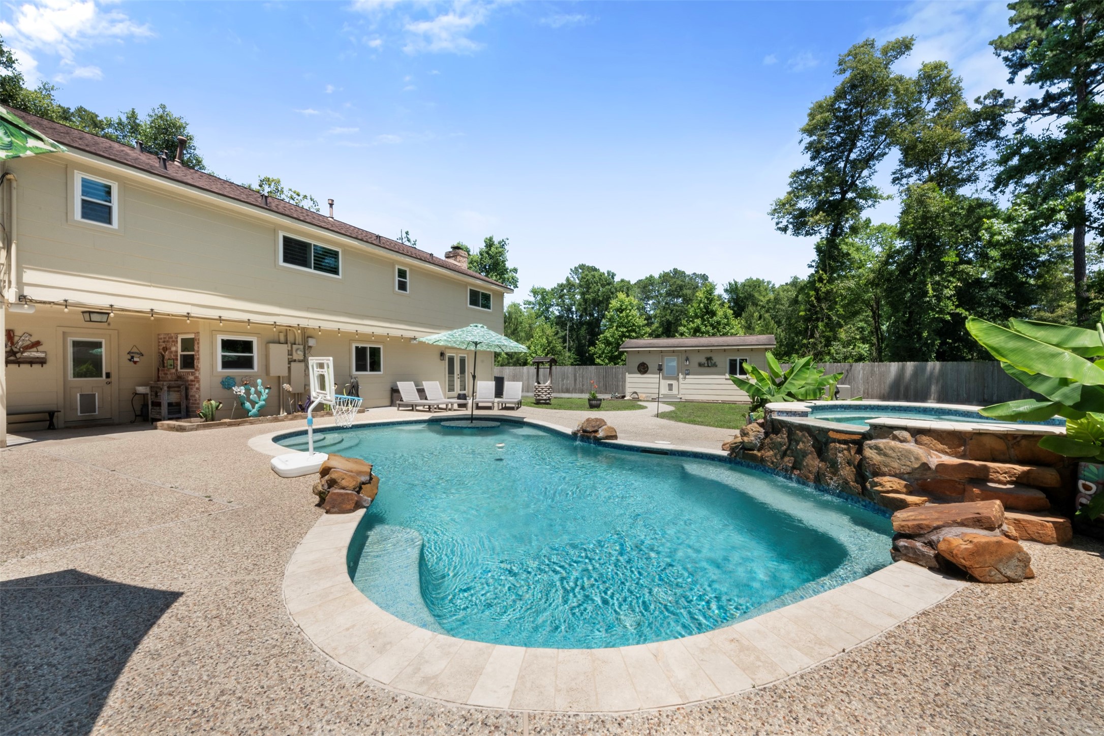 109 Riverbrook Drive, Conroe, TX 77385