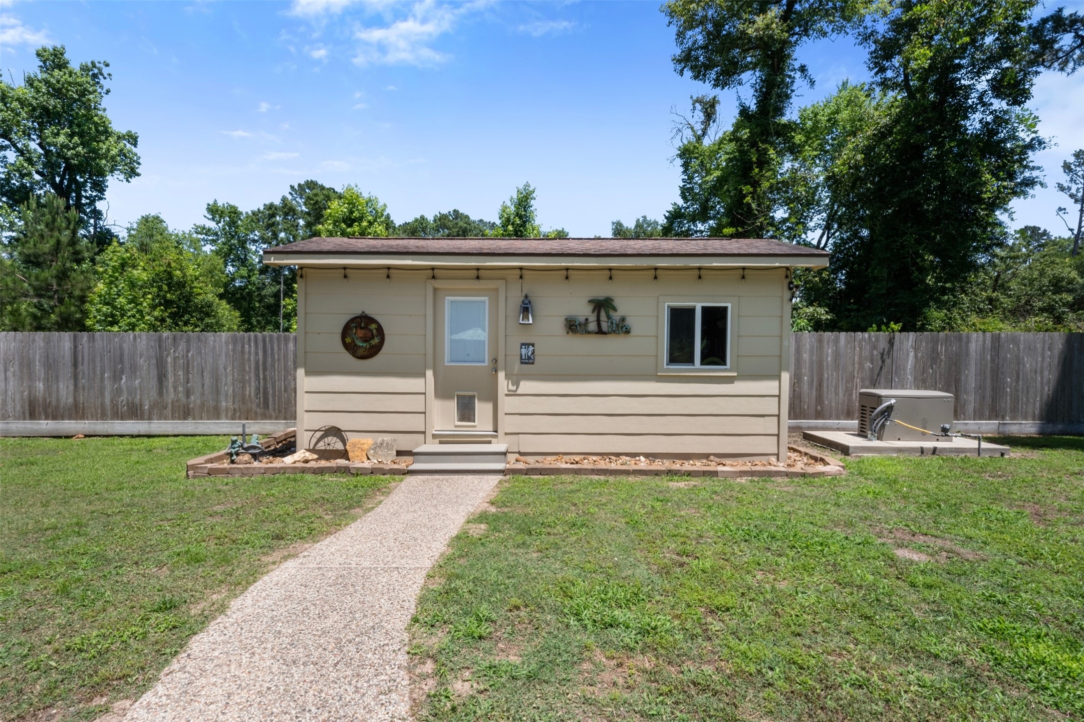Guest pool house