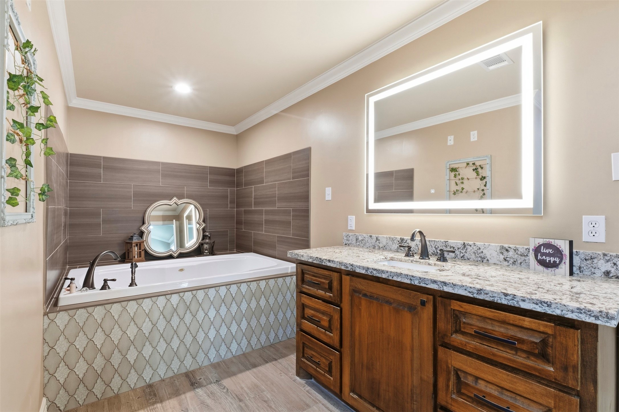 Lighted cosmetic mirror