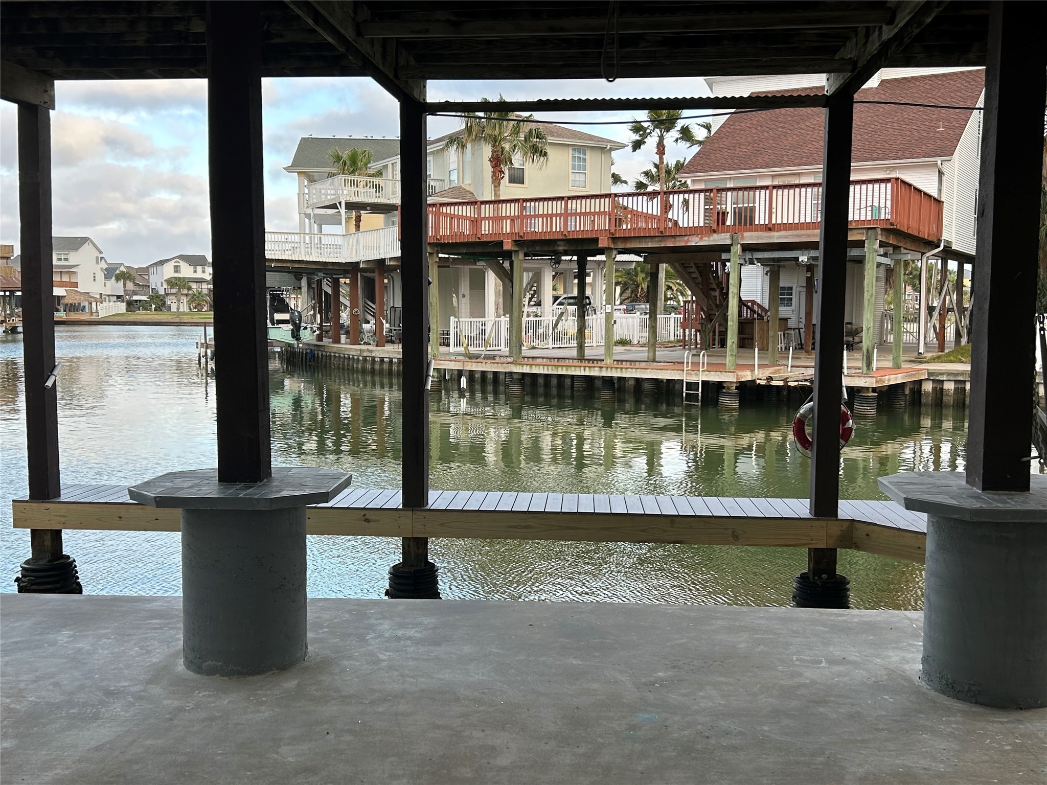 306 Isles End Road, Tiki Island, TX 77554